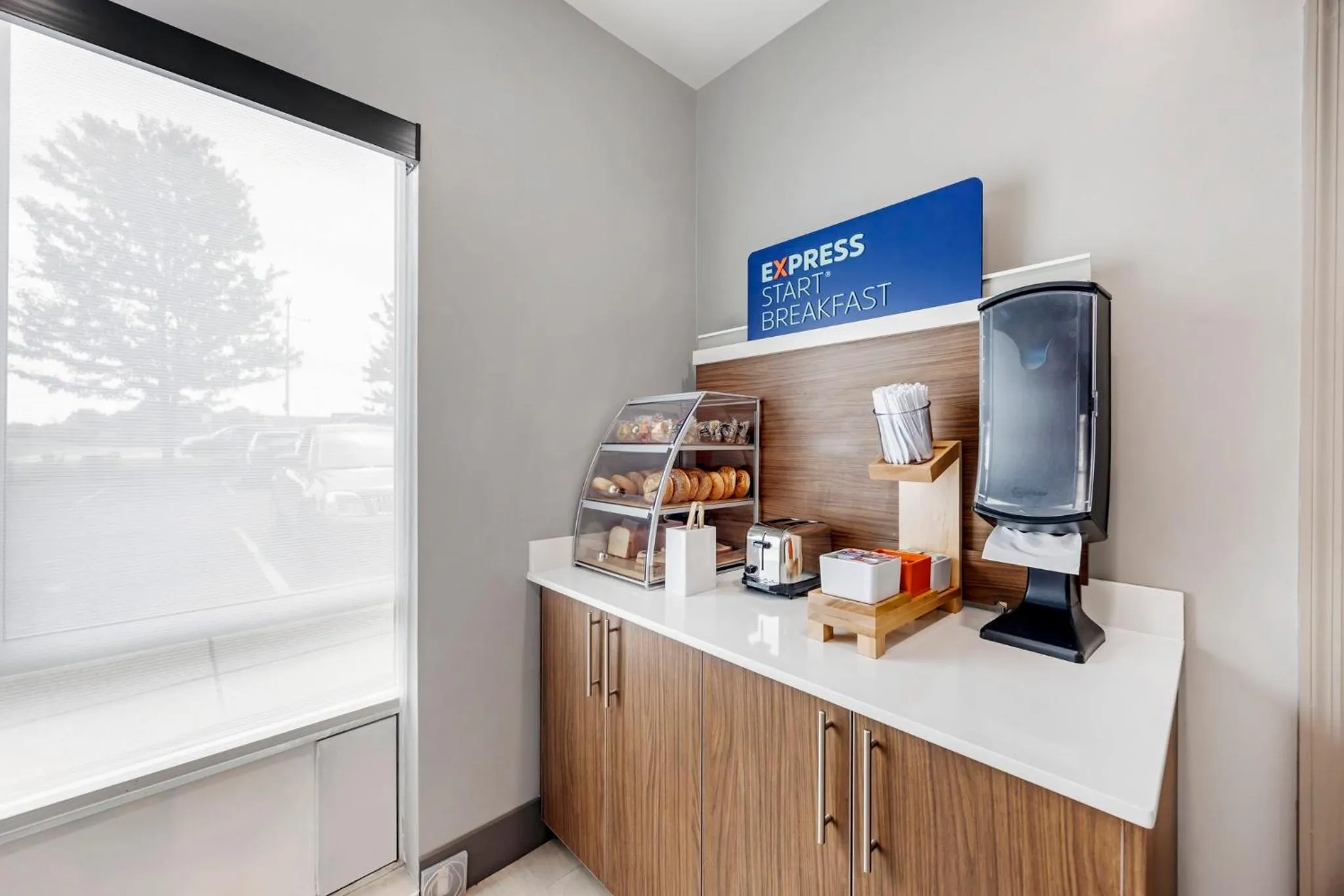 Breakfast in Holiday Inn Express White House by IHG