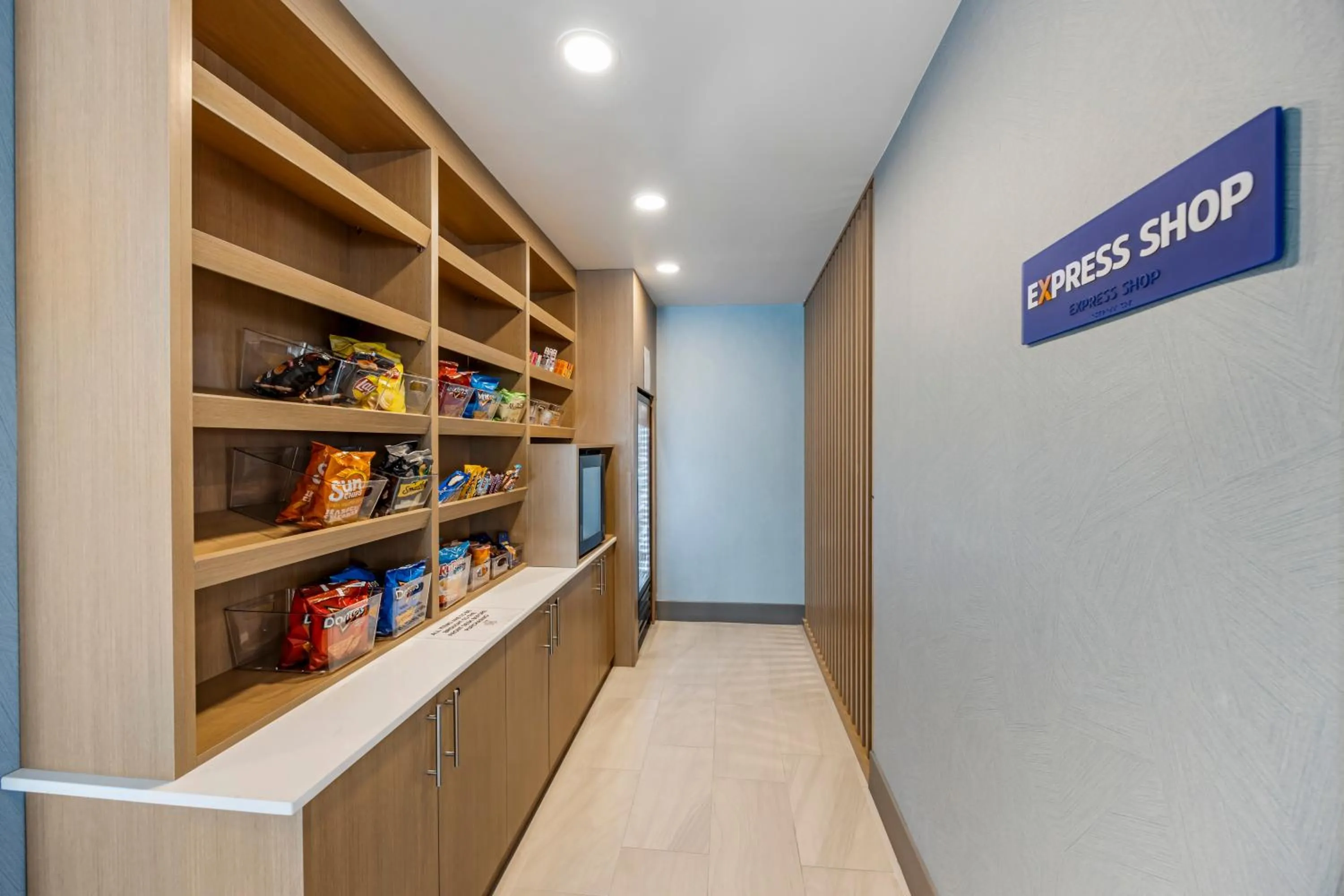 Shopping Area in Holiday Inn Express White House by IHG