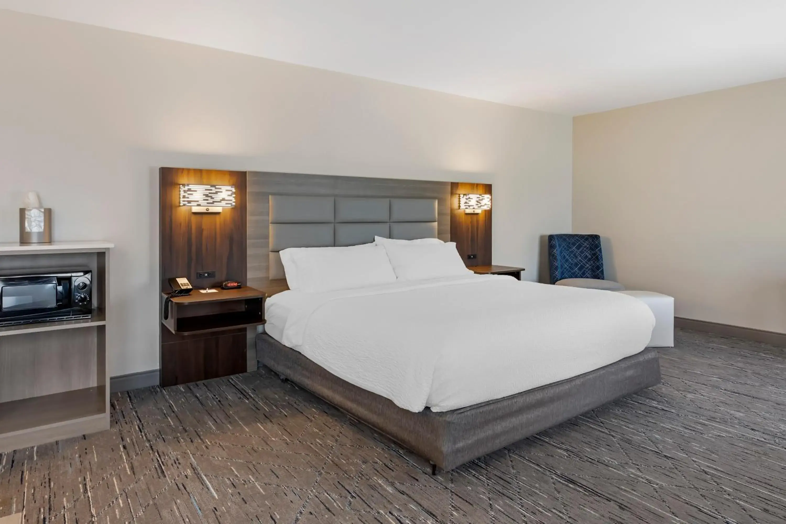 Bedroom, Bed in Holiday Inn Express White House by IHG Bedroom, Bed in Holiday Inn Express White House by IHG