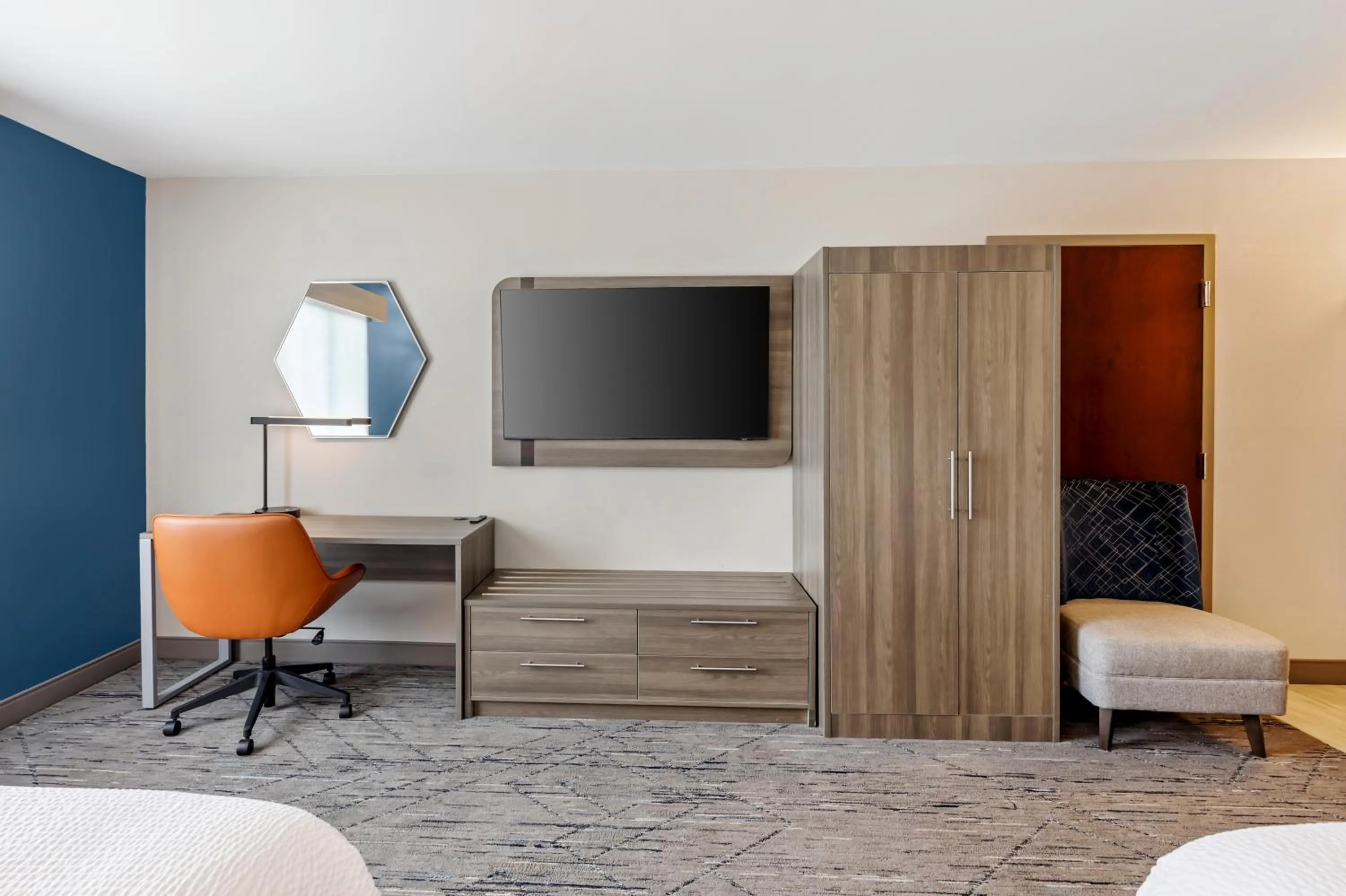 Bedroom, Bed in Holiday Inn Express White House by IHG