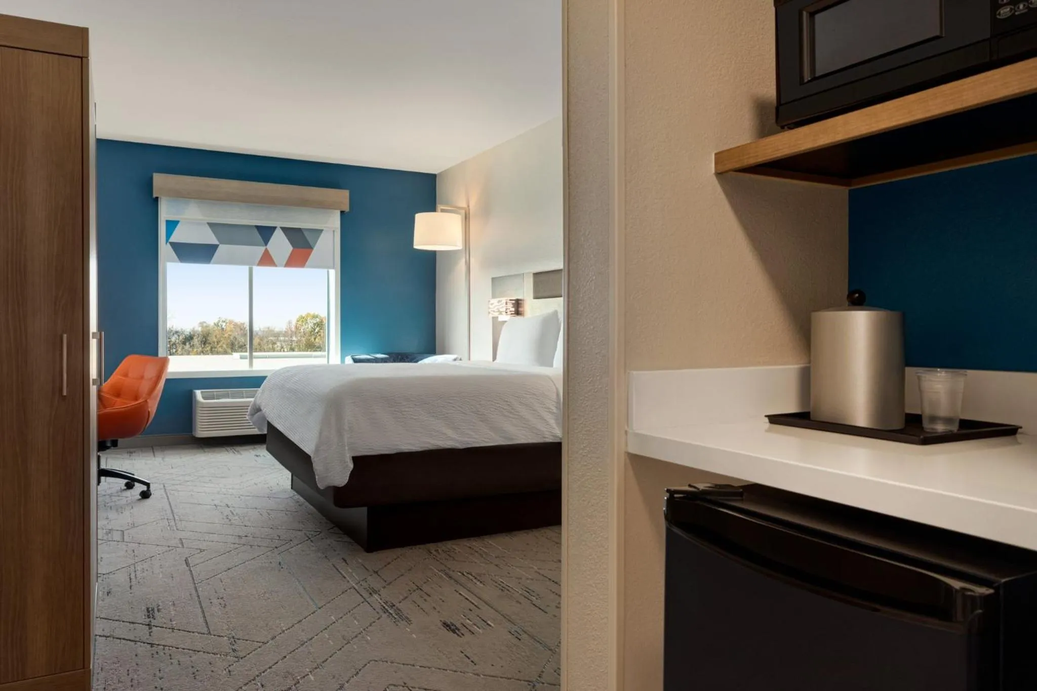 Photo of the whole room, Bed in Holiday Inn Express & Suites Forrest City by IHG