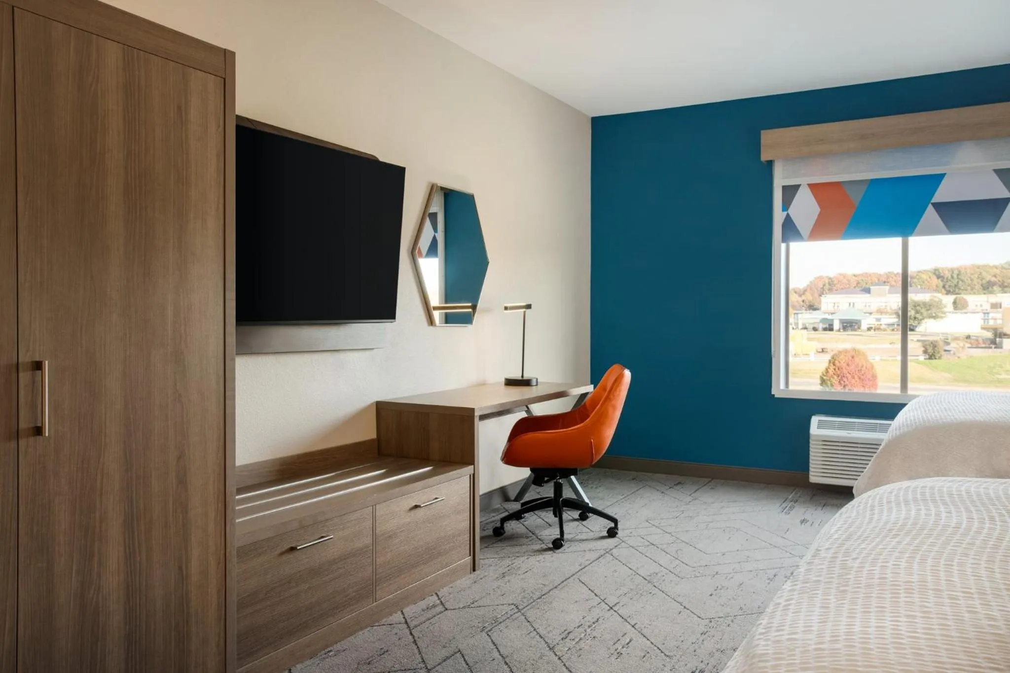 Photo of the whole room, Bed in Holiday Inn Express & Suites Forrest City by IHG