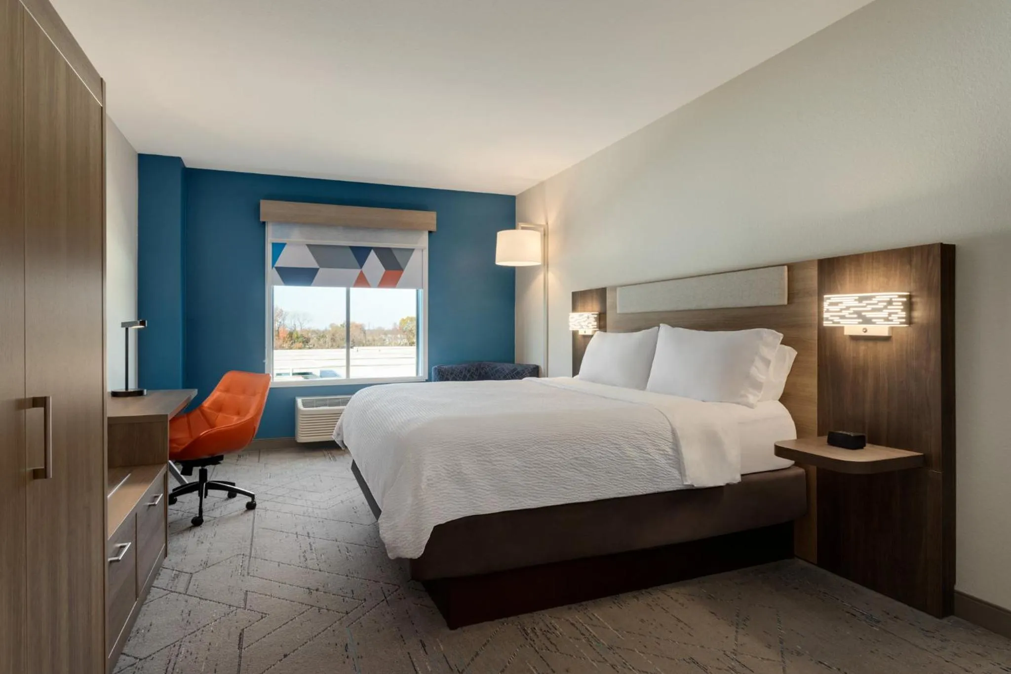 Photo of the whole room, Bed in Holiday Inn Express & Suites Forrest City by IHG