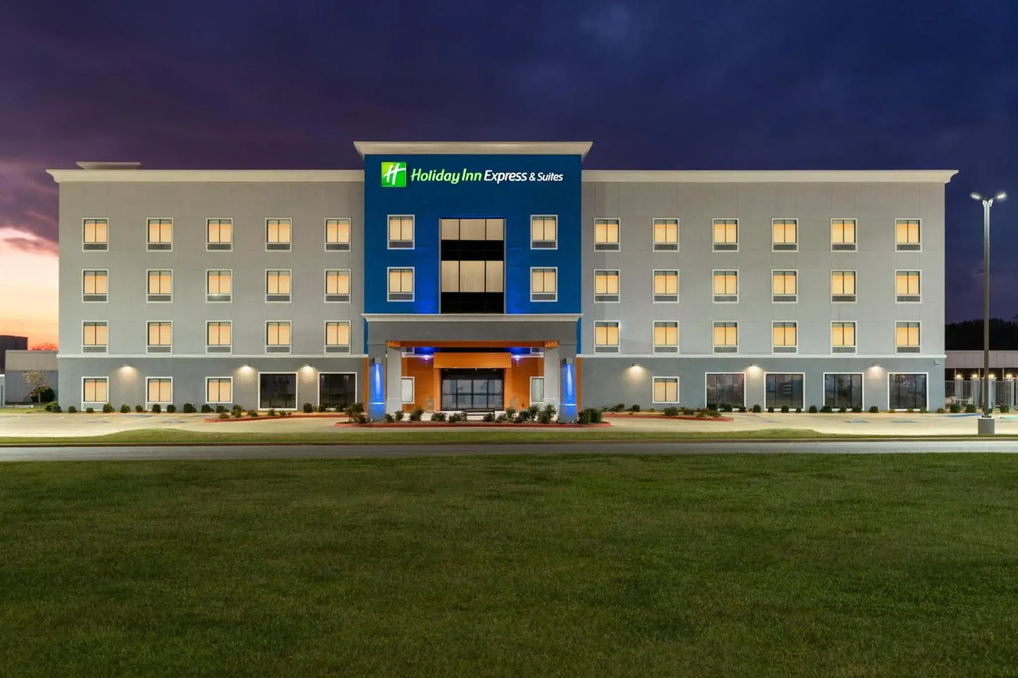 Property building in Holiday Inn Express & Suites Forrest City by IHG Property building in Holiday Inn Express & Suites Forrest City by IHG