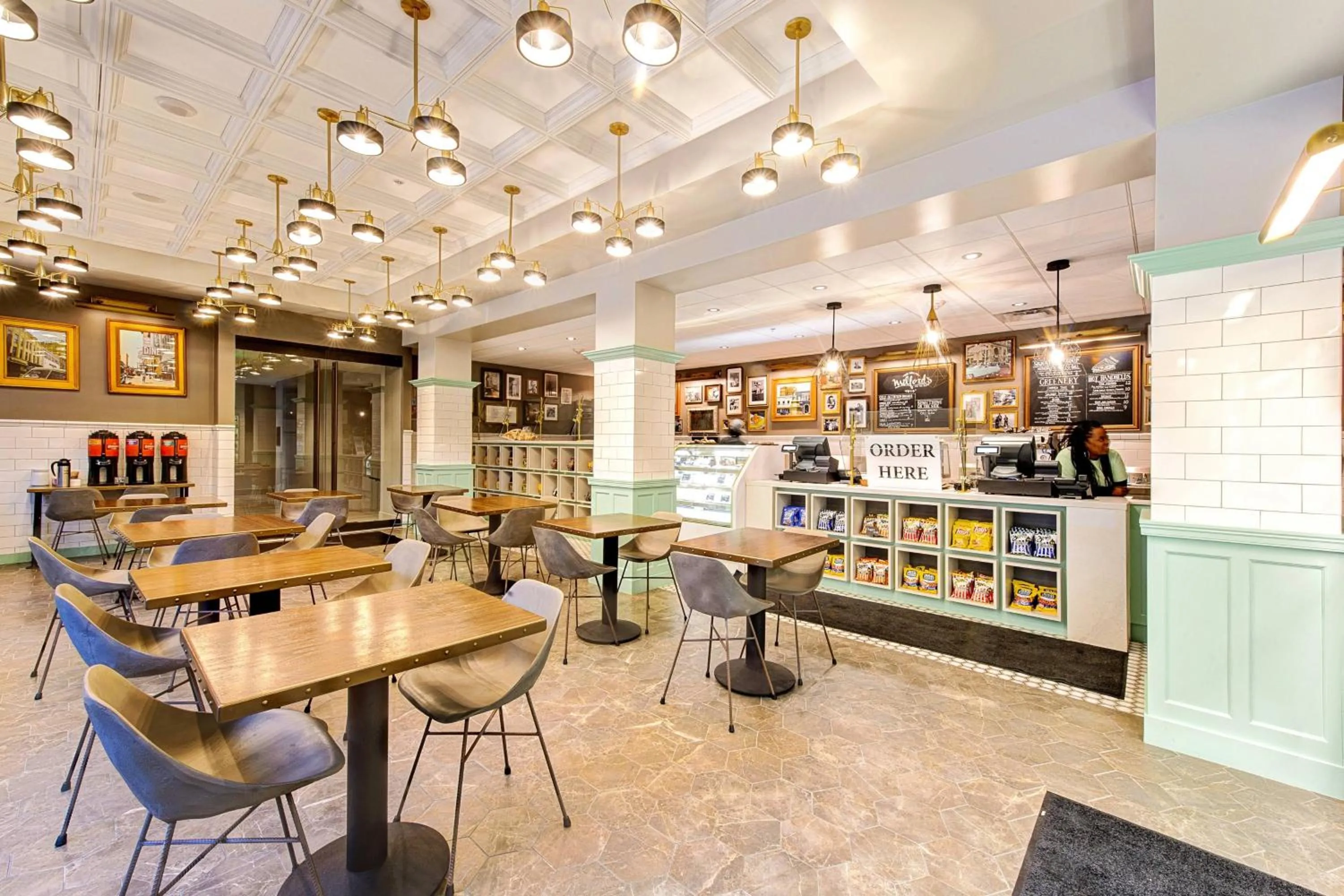 Restaurant/places to eat in WATERMARK Baton Rouge, Autograph Collection