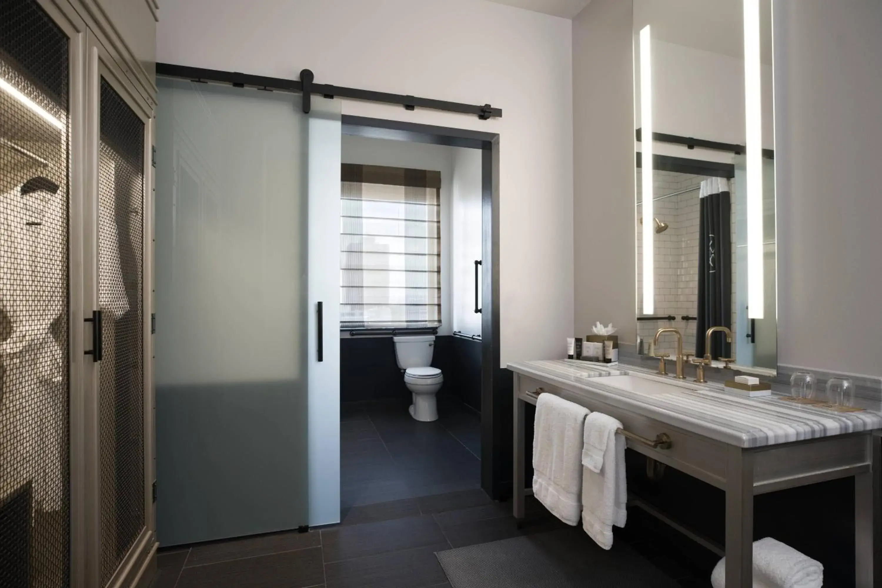 Bathroom in WATERMARK Baton Rouge, Autograph Collection Bathroom in WATERMARK Baton Rouge, Autograph Collection