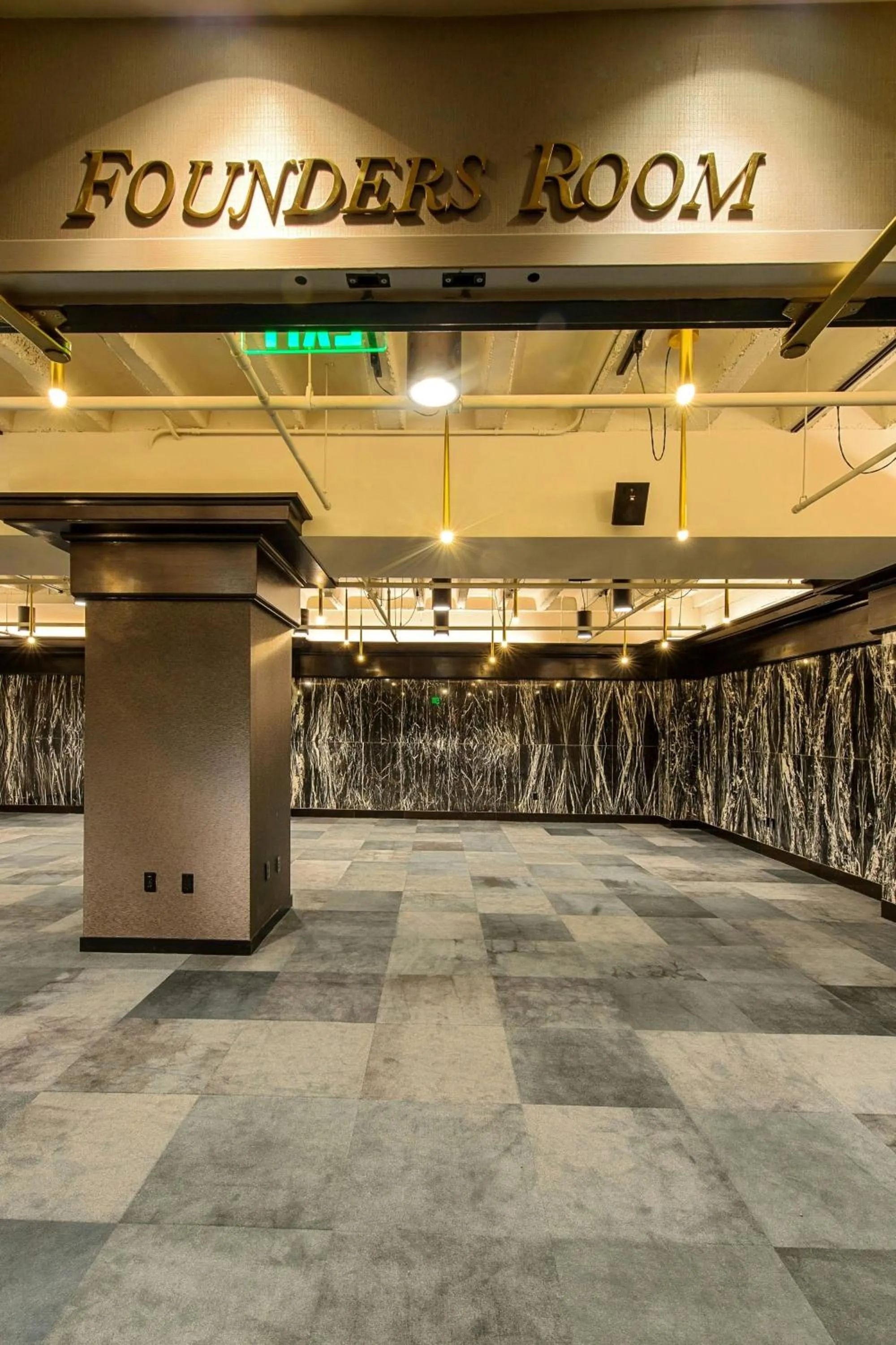 Meeting/conference room in WATERMARK Baton Rouge, Autograph Collection