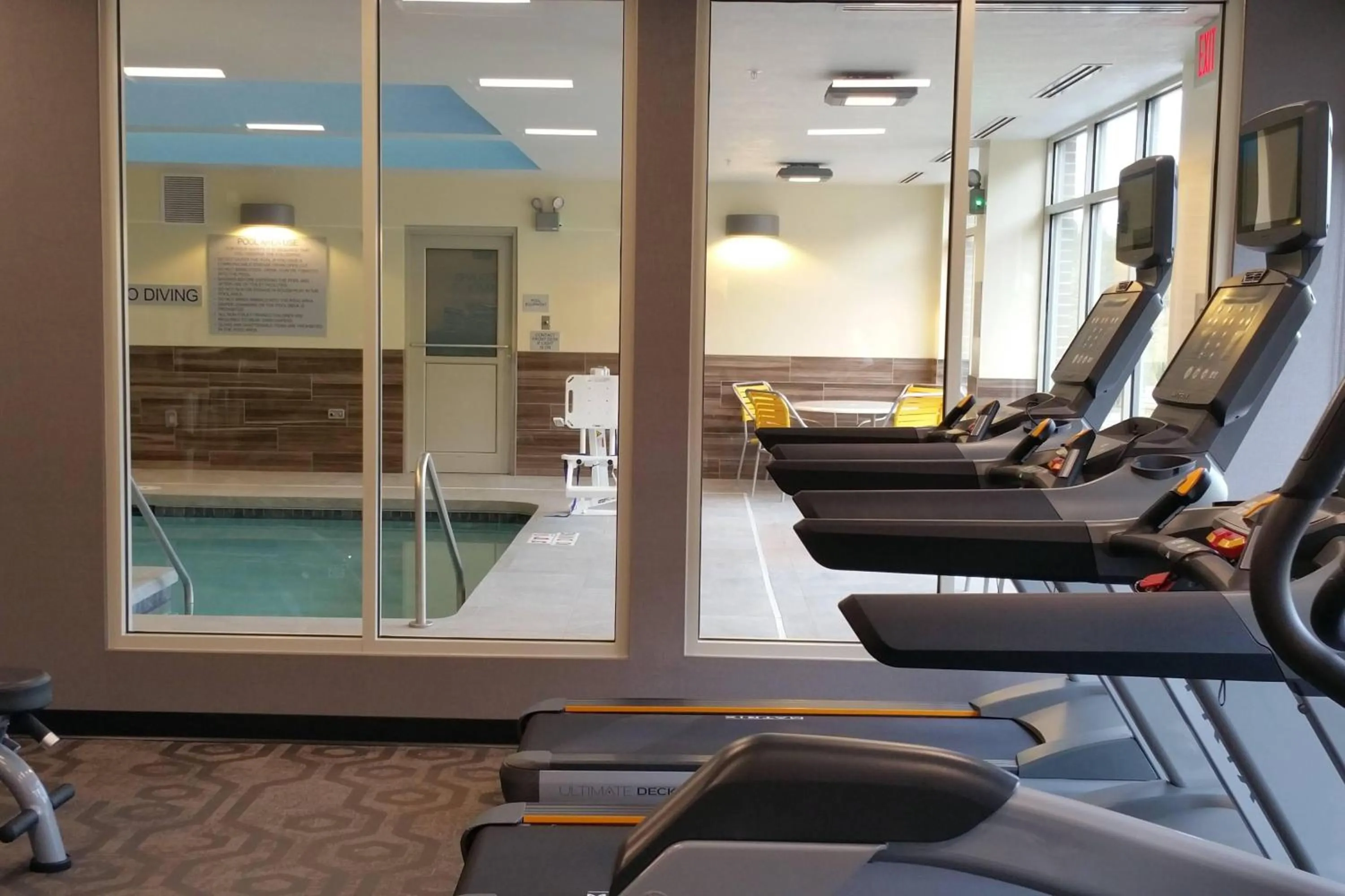 Swimming pool in Fairfield Inn & Suites by Marriott Eau Claire/Chippewa Falls
