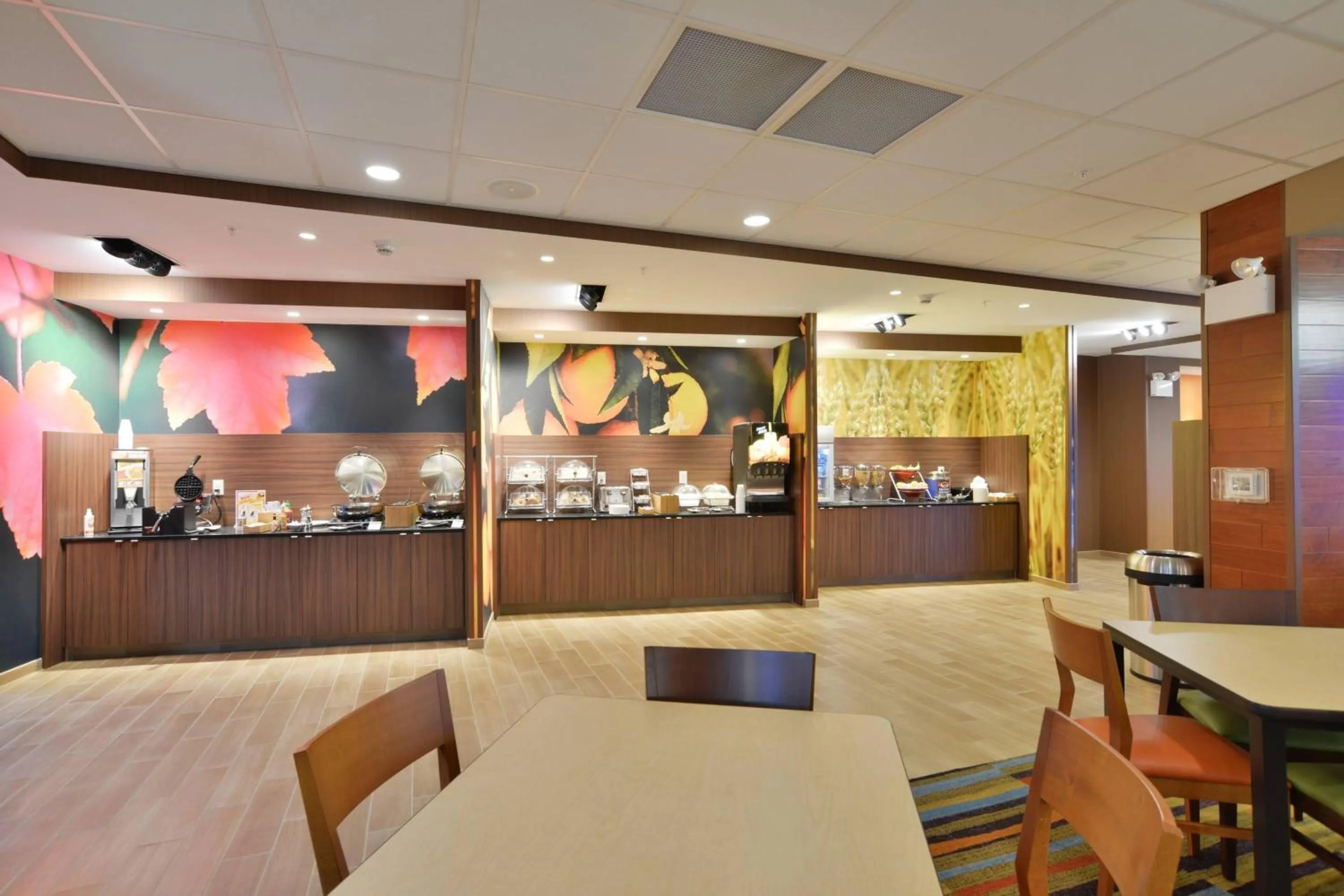 Breakfast in Fairfield Inn & Suites by Marriott Eau Claire/Chippewa Falls