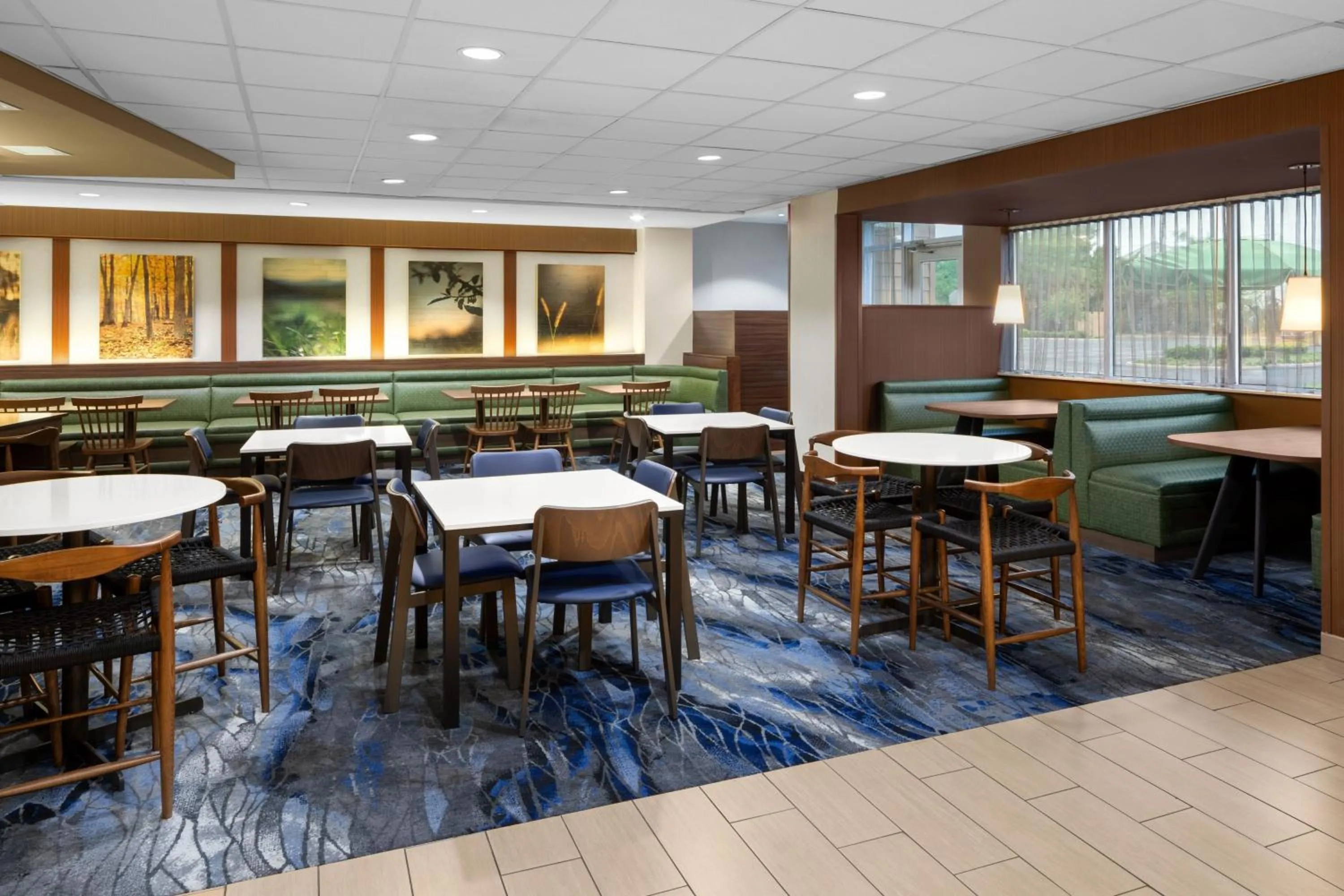Breakfast in Fairfield Inn & Suites by Marriott Orlando Kissimmee/Celebration