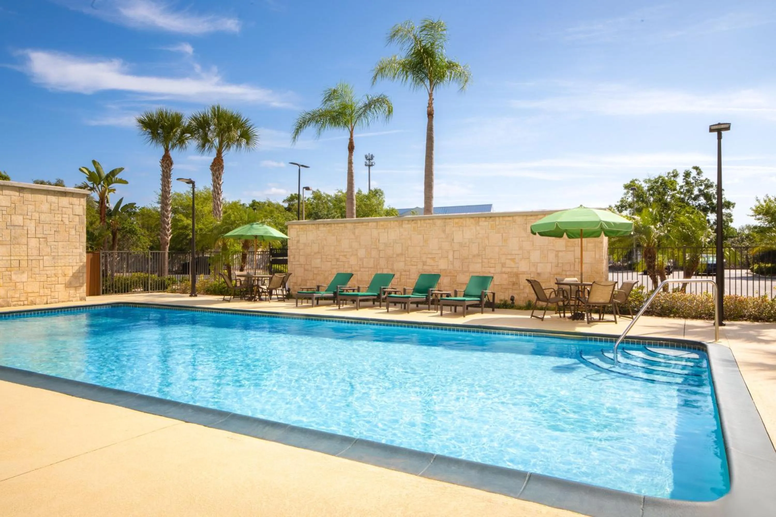 Swimming pool in Fairfield Inn & Suites by Marriott Orlando Kissimmee/Celebration