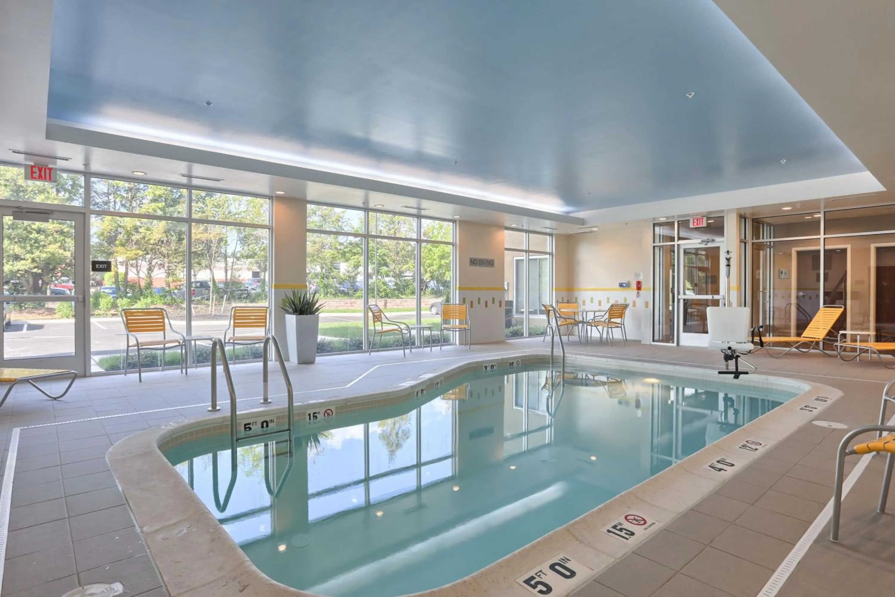 Swimming pool in Fairfield by Marriott Inn & Suites Philadelphia Horsham