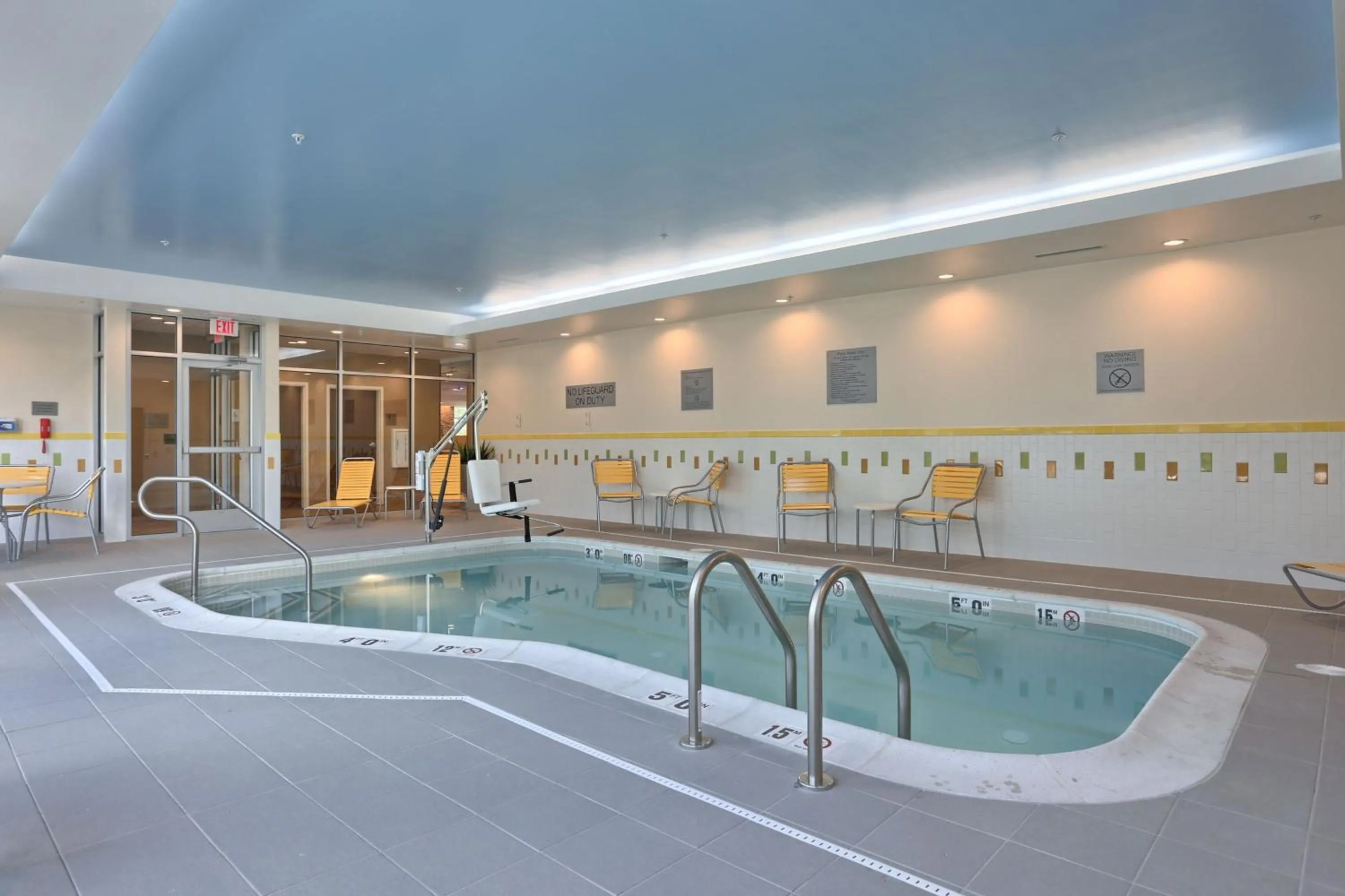 Swimming pool in Fairfield by Marriott Inn & Suites Philadelphia Horsham
