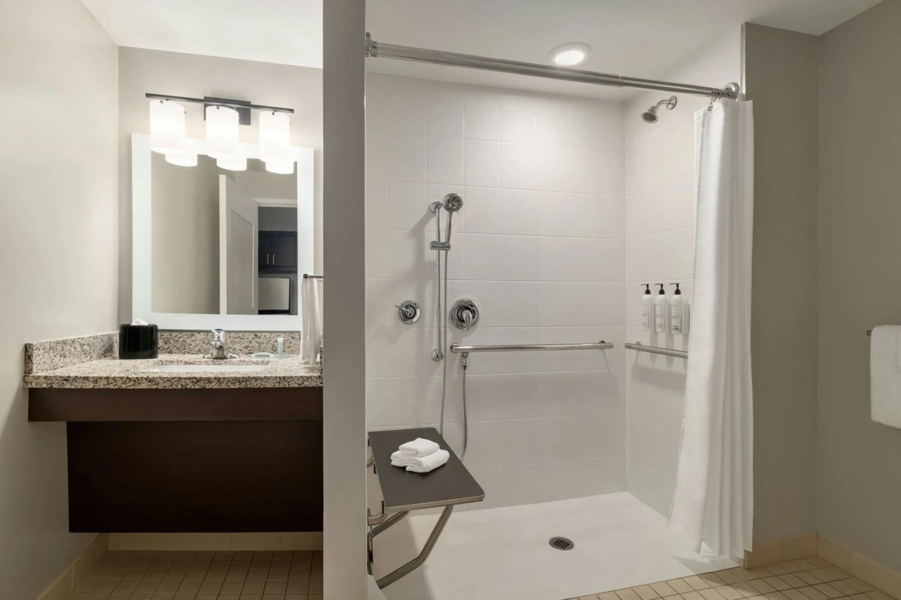 Bathroom in TownePlace Suites by Marriott Pittsburgh Harmarville