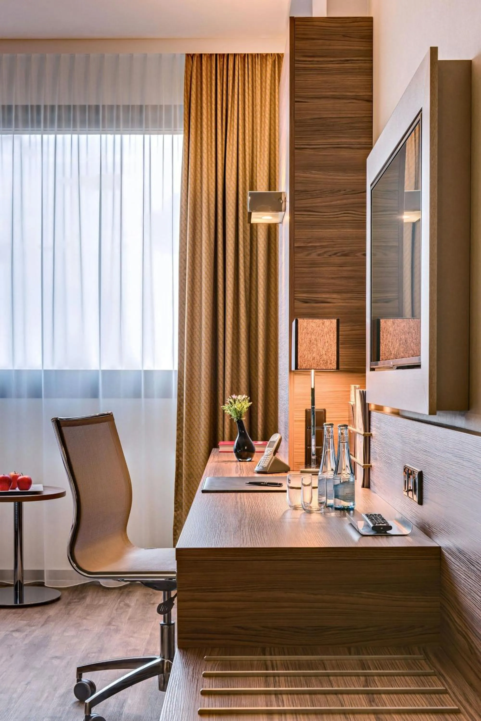 Photo of the whole room, Bed in Bonn Marriott Hotel