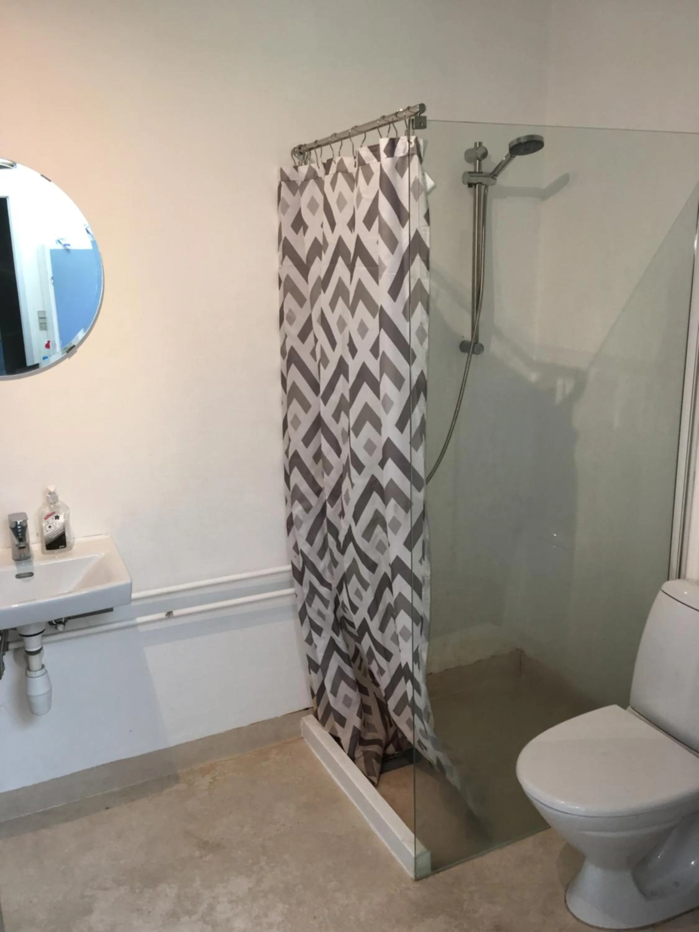 Shower in Hestkær Family Rooms