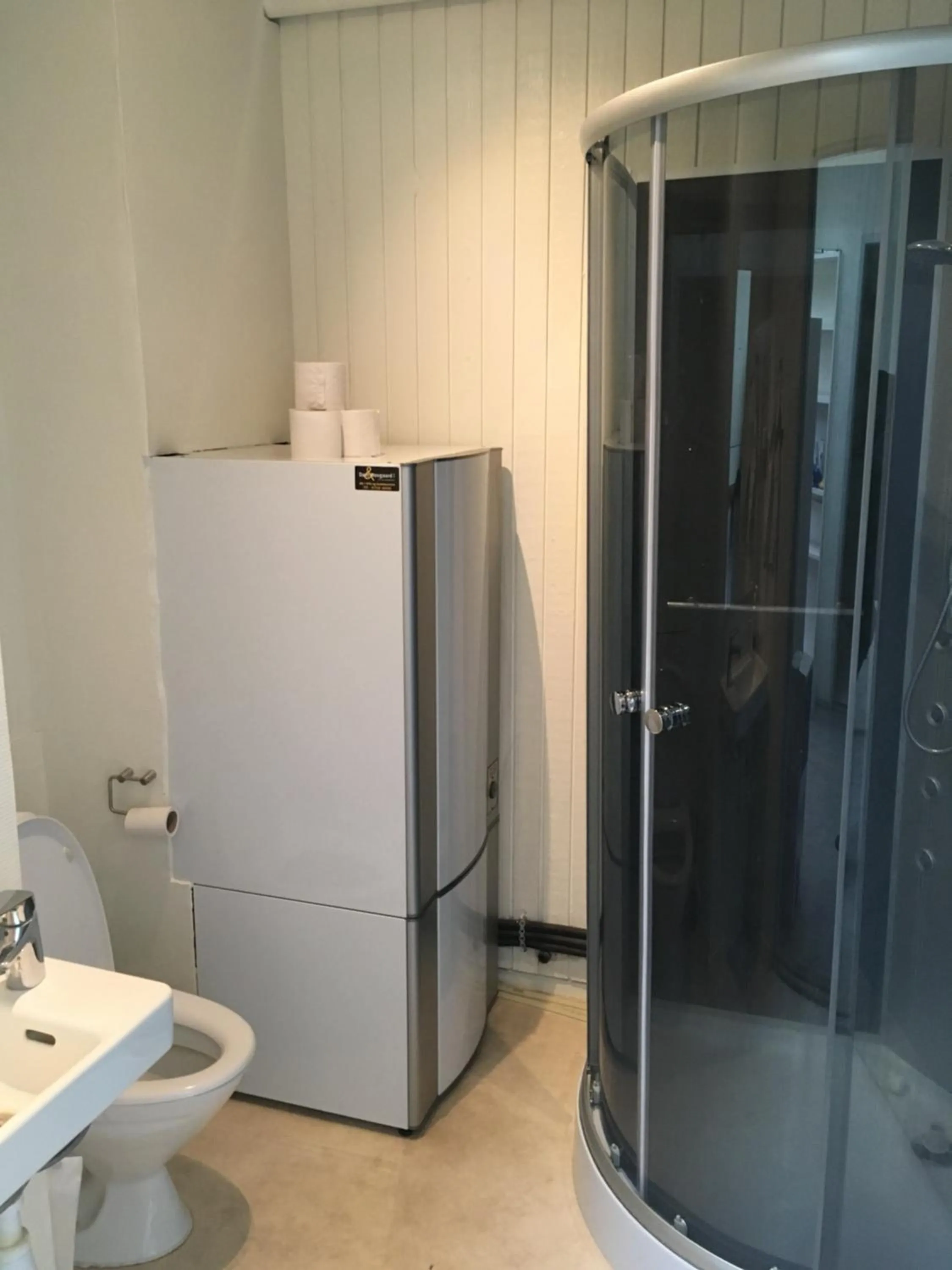 Shower in Hestkær Family Rooms