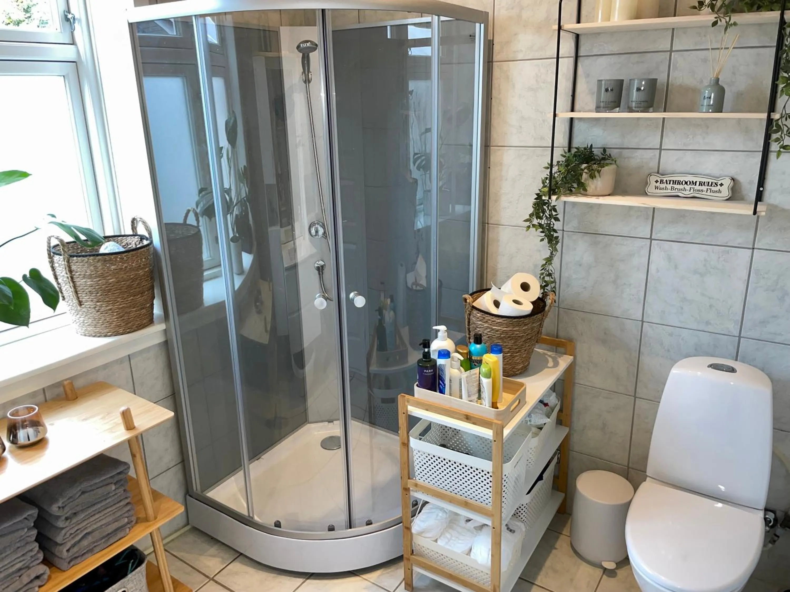 Shower in Hestkær Family Rooms