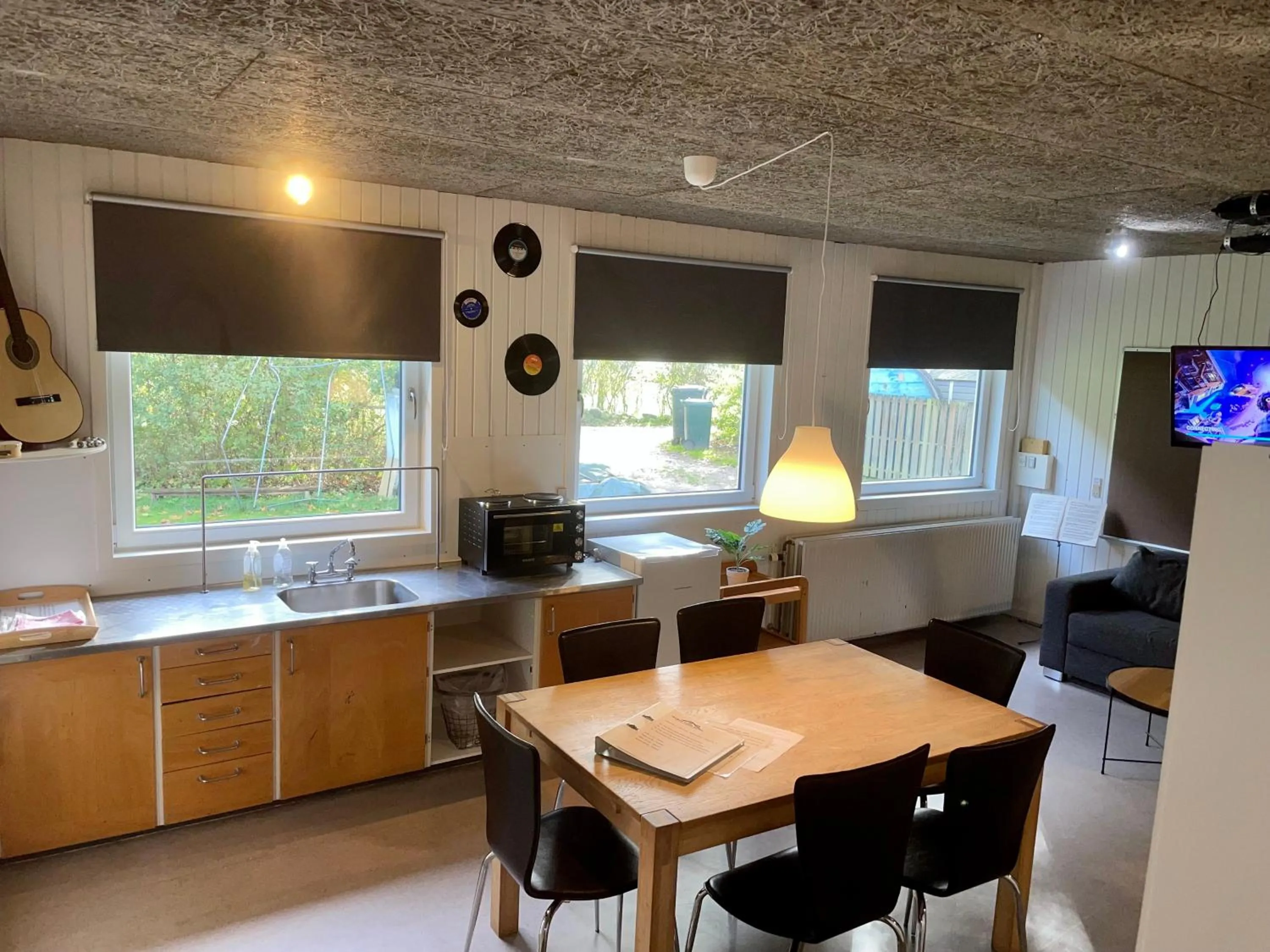 Dining area in Hestkær Family Rooms