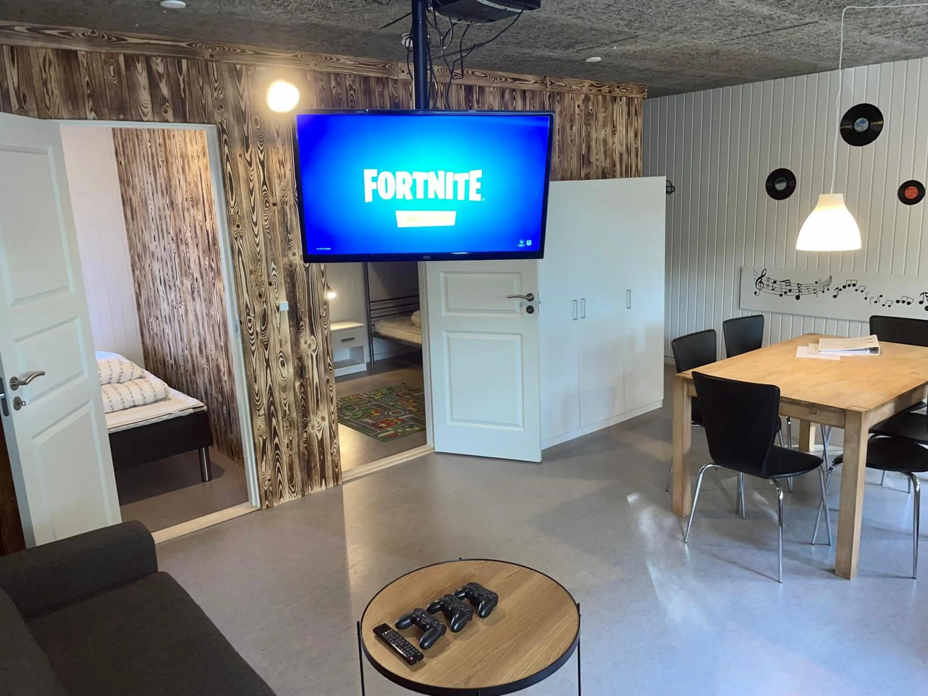 Dining area in Hestkær Family Rooms