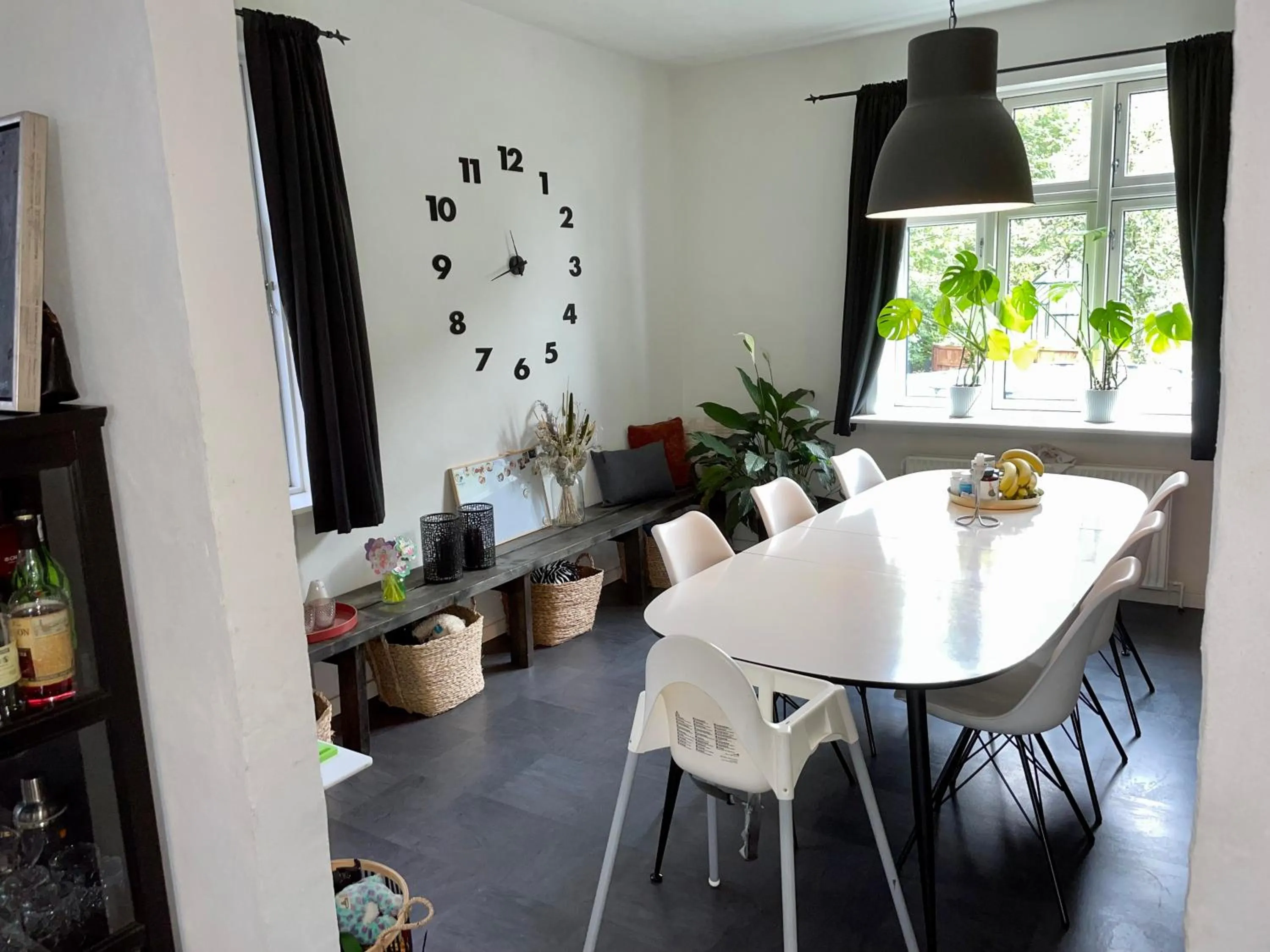 Dining area in Hestkær Family Rooms