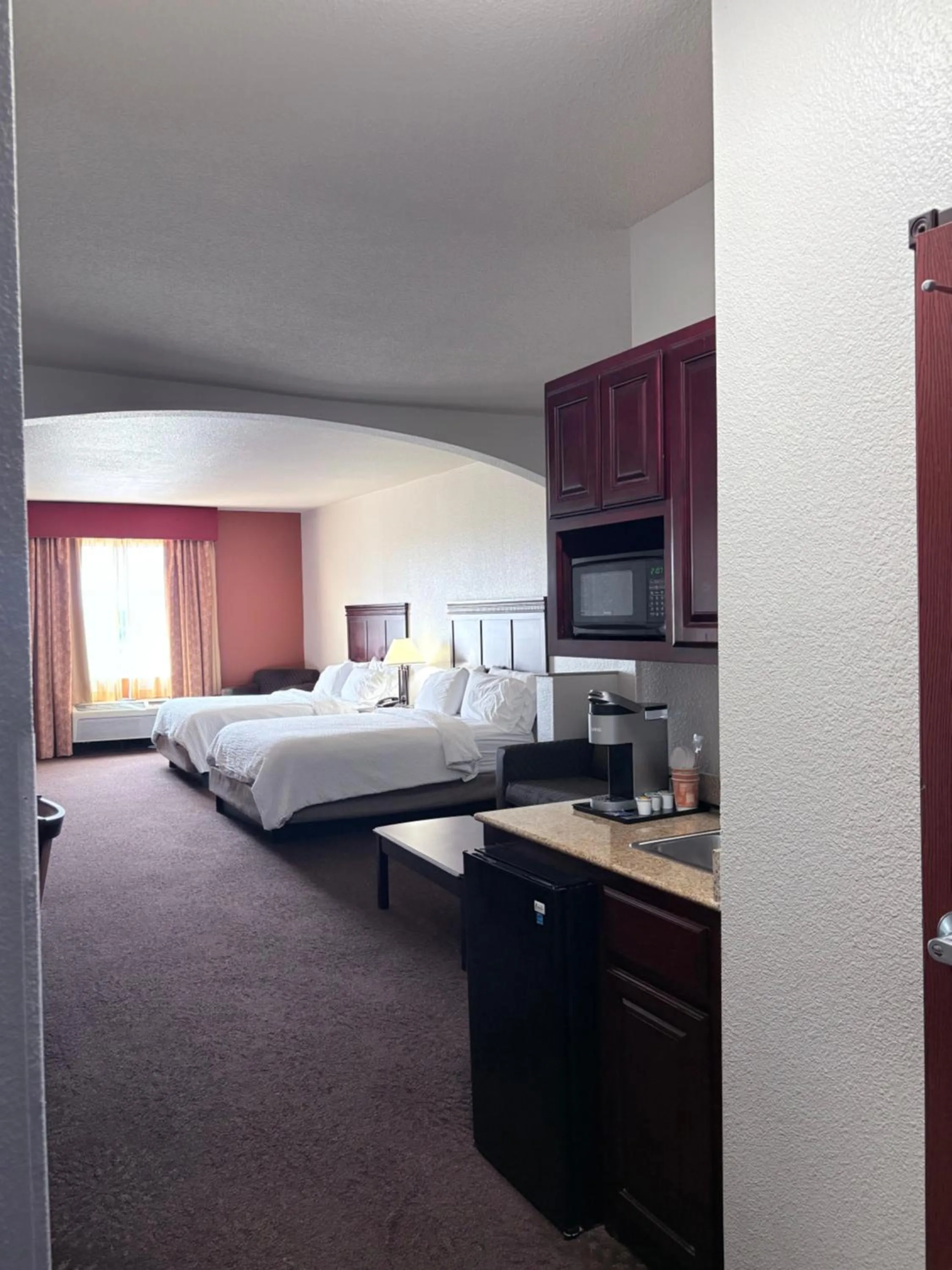 Bed in Country Inn & Suites by Radisson, Terrell