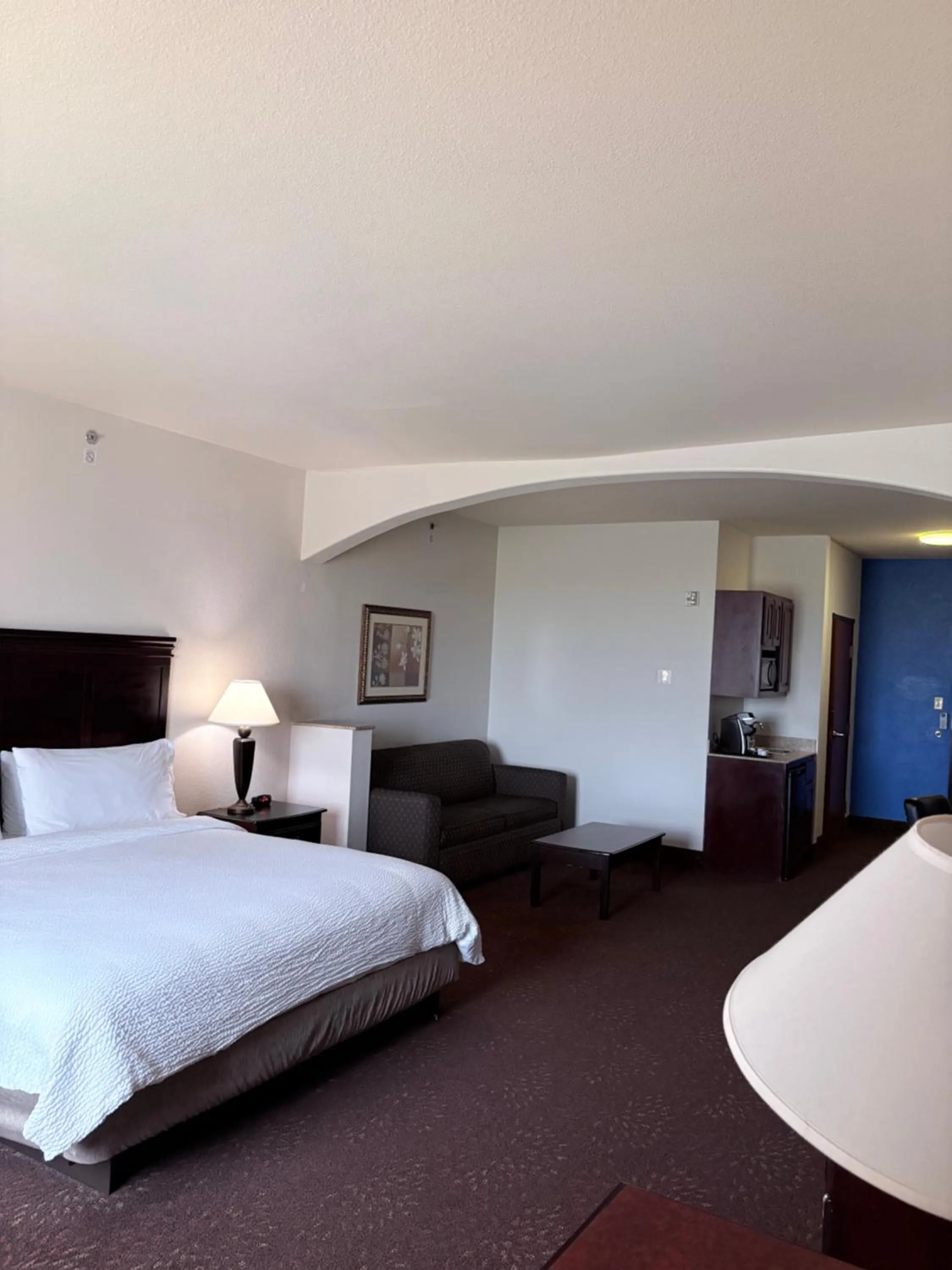 Bed in Country Inn & Suites by Radisson, Terrell