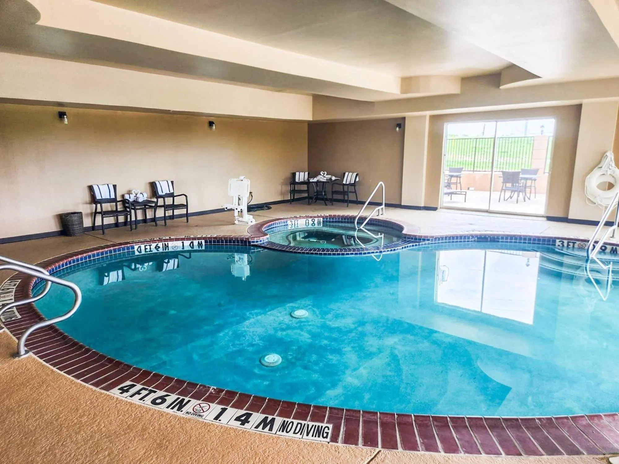 Swimming pool in Country Inn & Suites by Radisson, Terrell