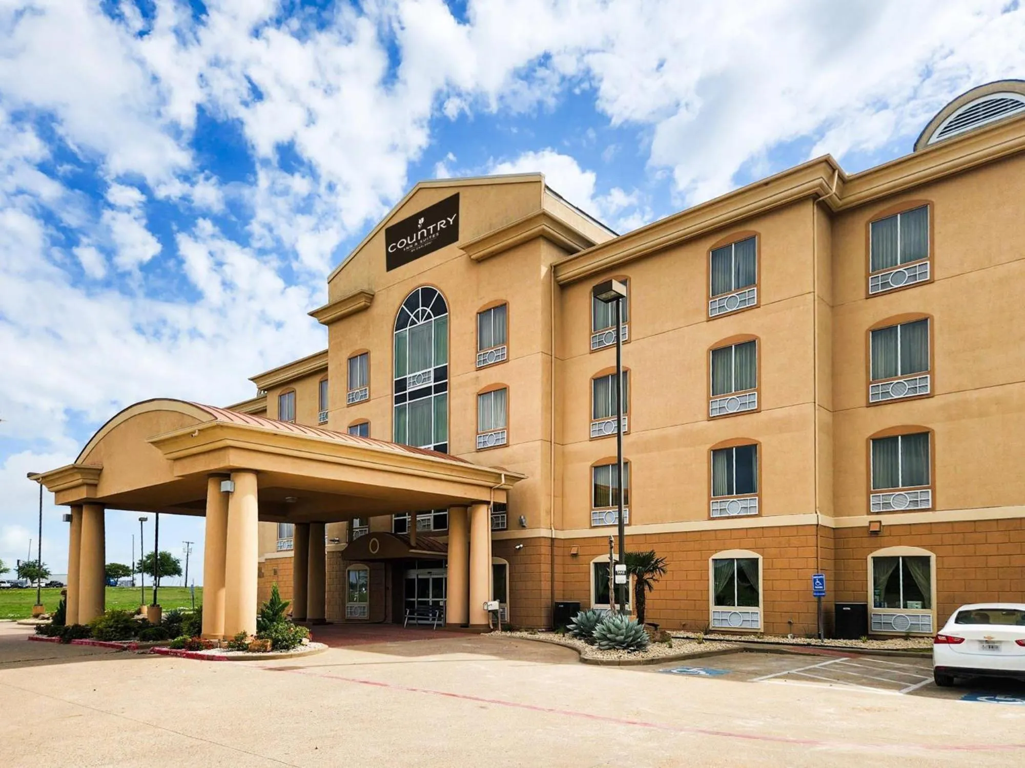 Property building in Country Inn & Suites by Radisson, Terrell