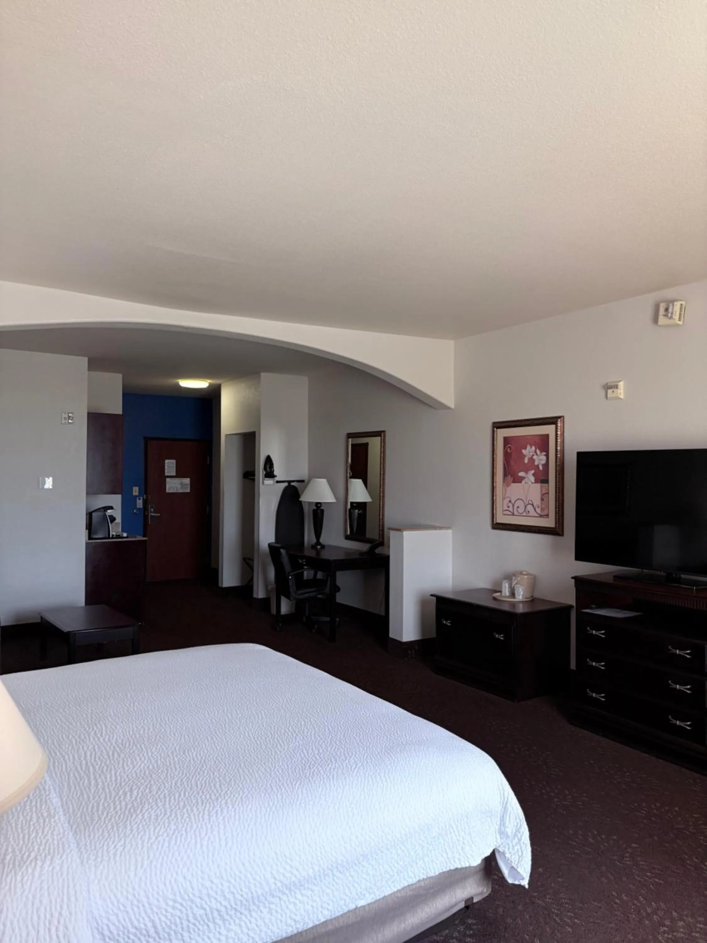Bed in Country Inn & Suites by Radisson, Terrell