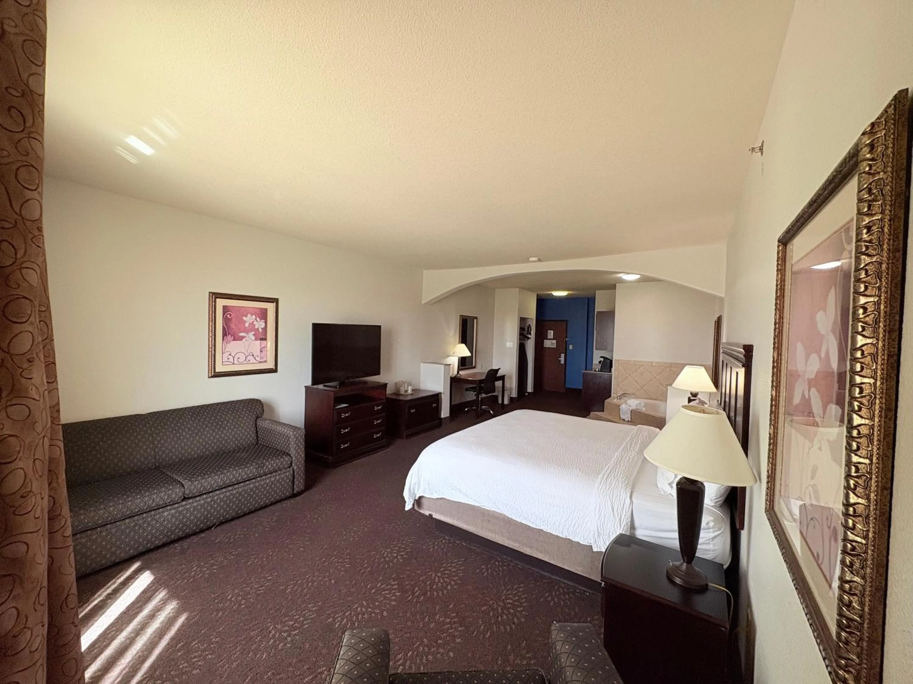 Bed in Country Inn & Suites by Radisson, Terrell