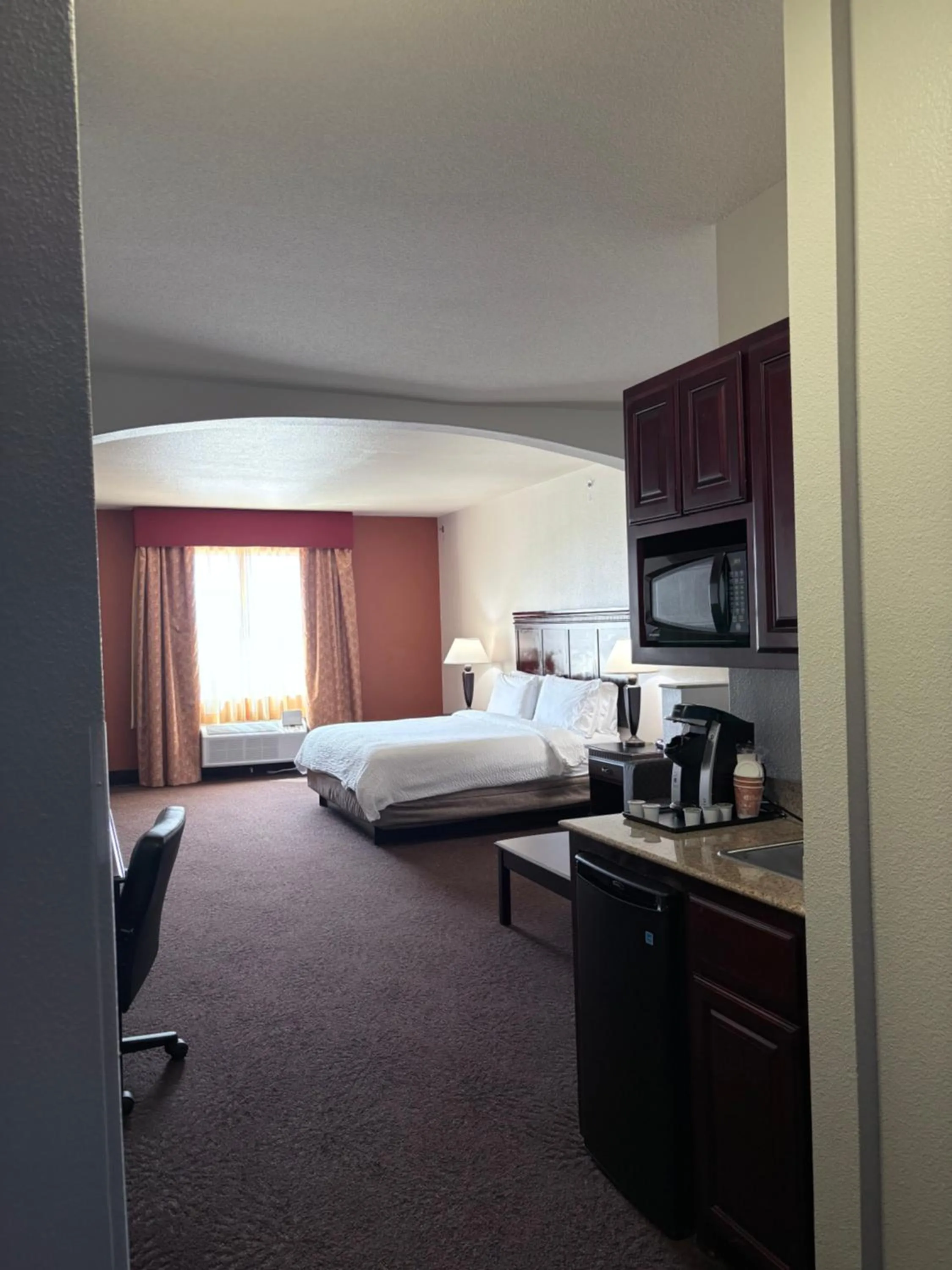 Bed in Country Inn & Suites by Radisson, Terrell