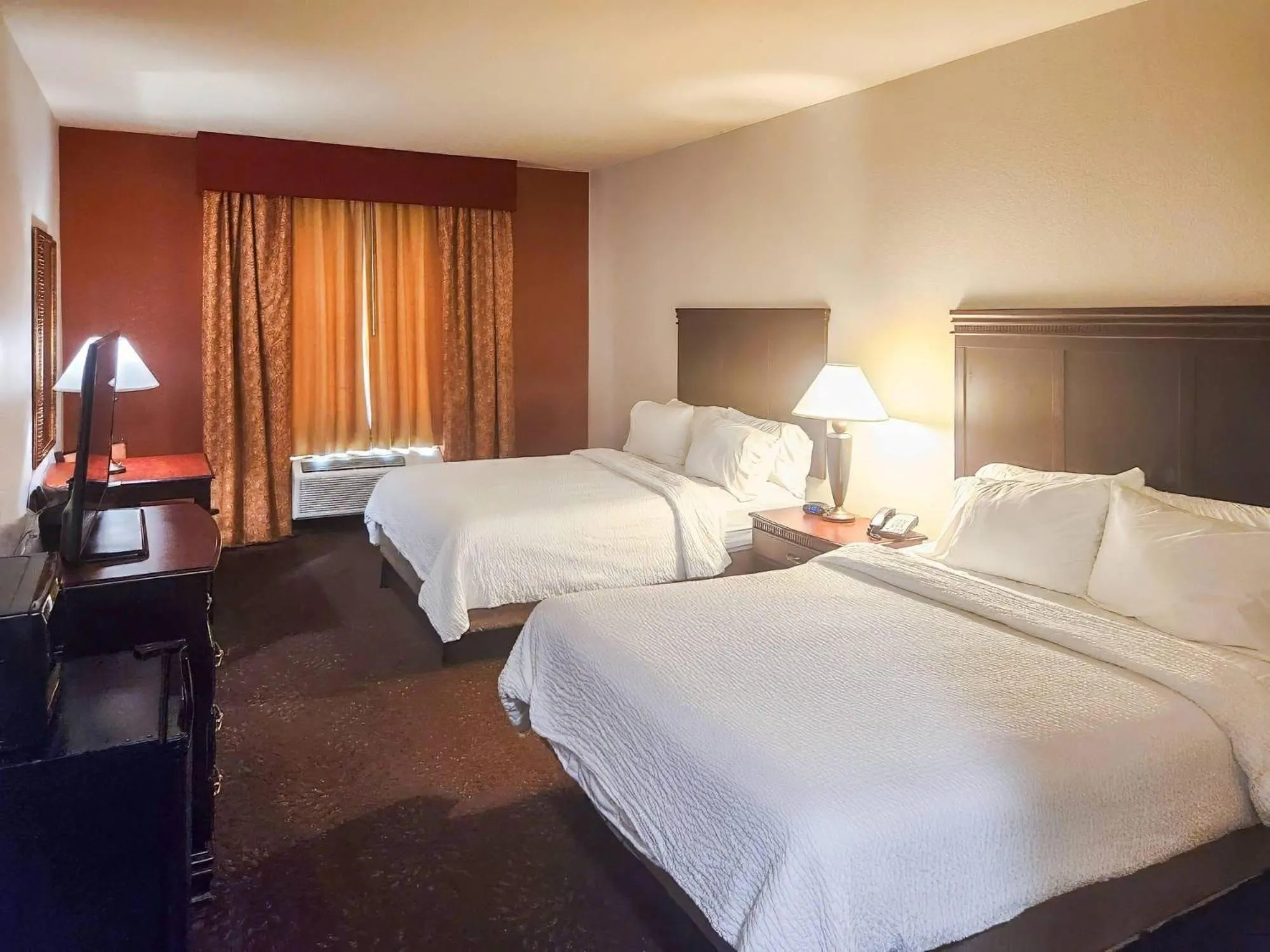Bedroom, Bed in Country Inn & Suites by Radisson, Terrell
