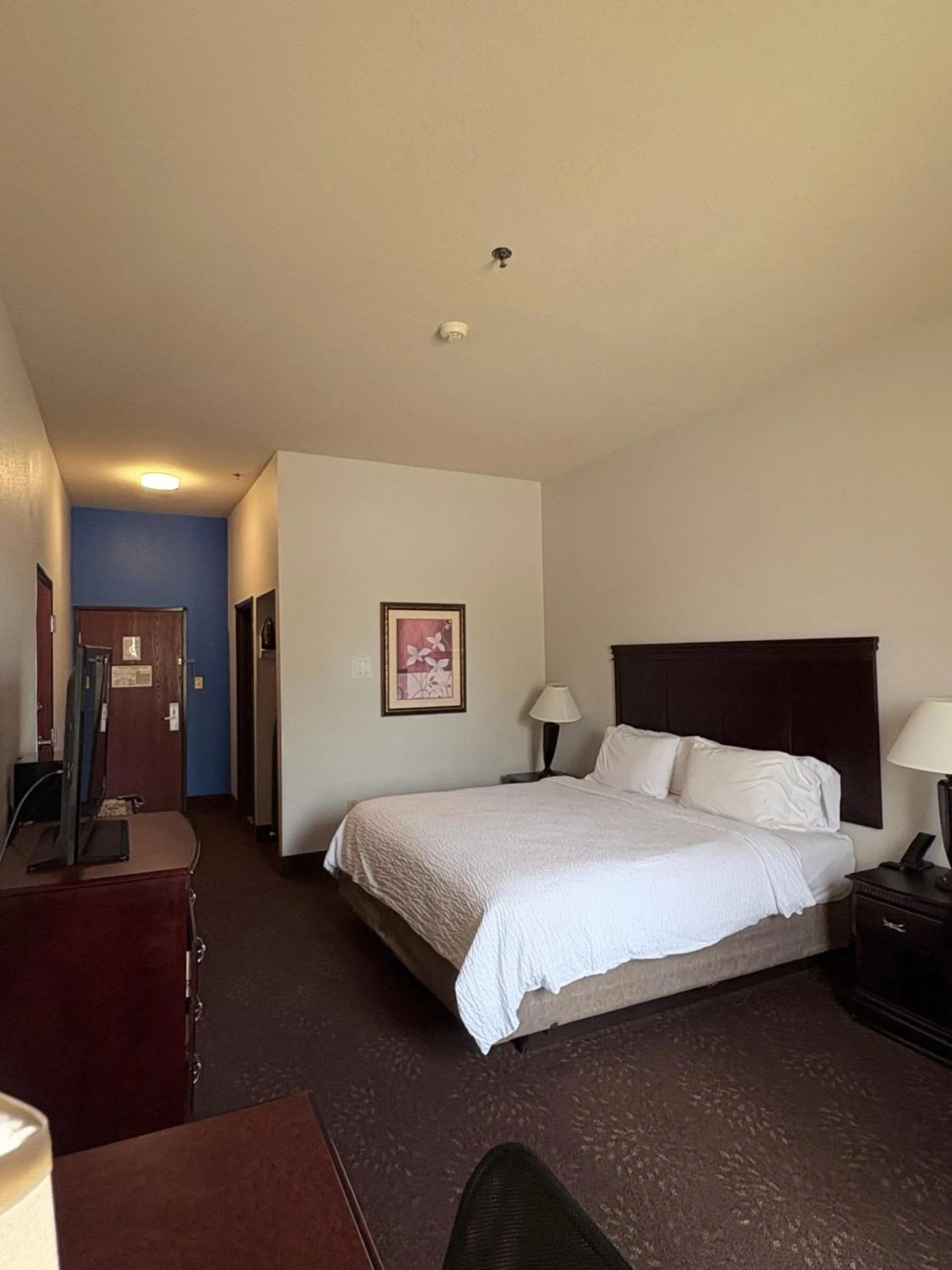 Bed in Country Inn & Suites by Radisson, Terrell