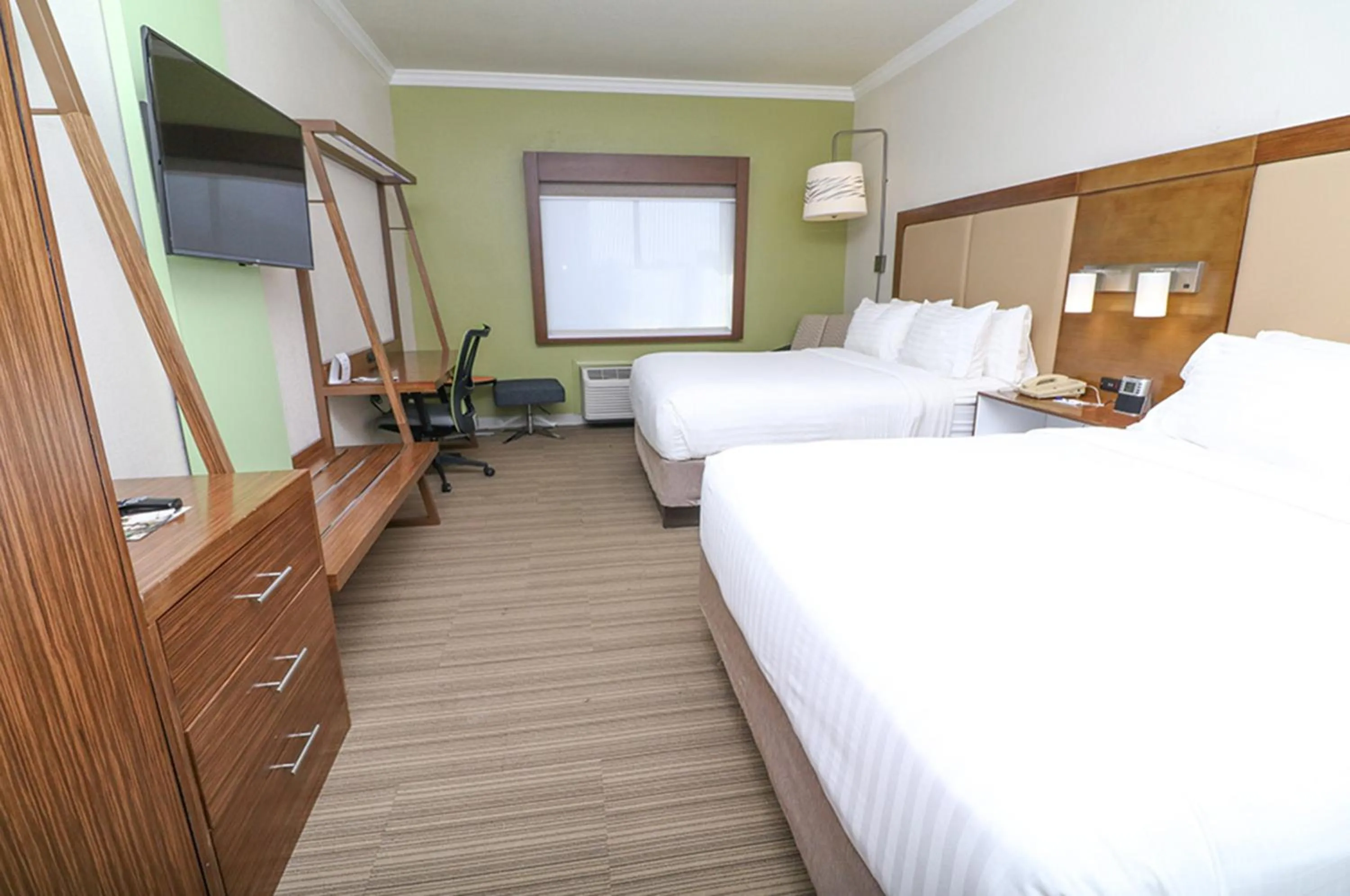 Photo of the whole room, Bed in Holiday Inn Express Hotel & Suites Greenville by IHG