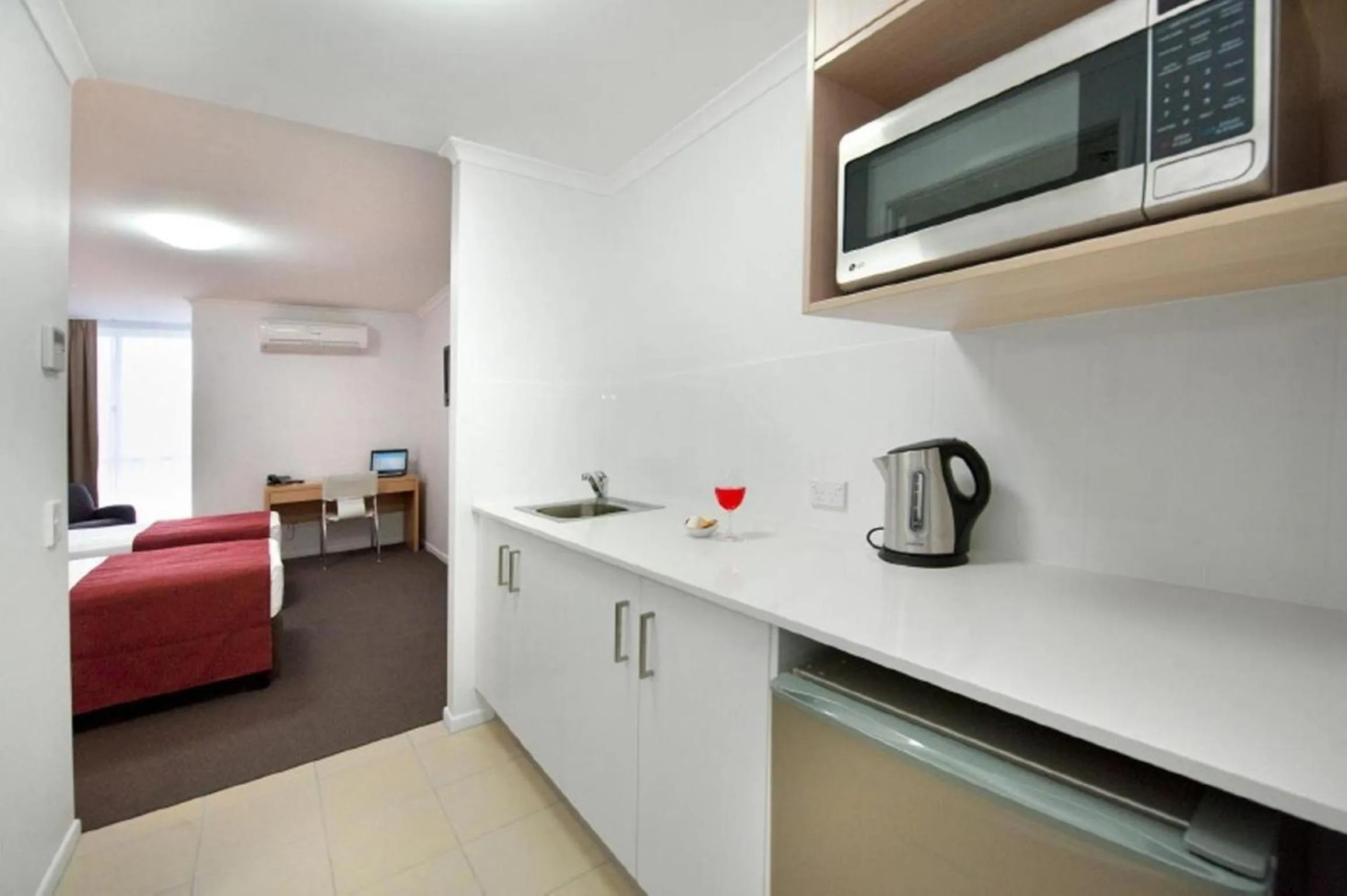 Kitchen or kitchenette in Edge Apartment Hotel