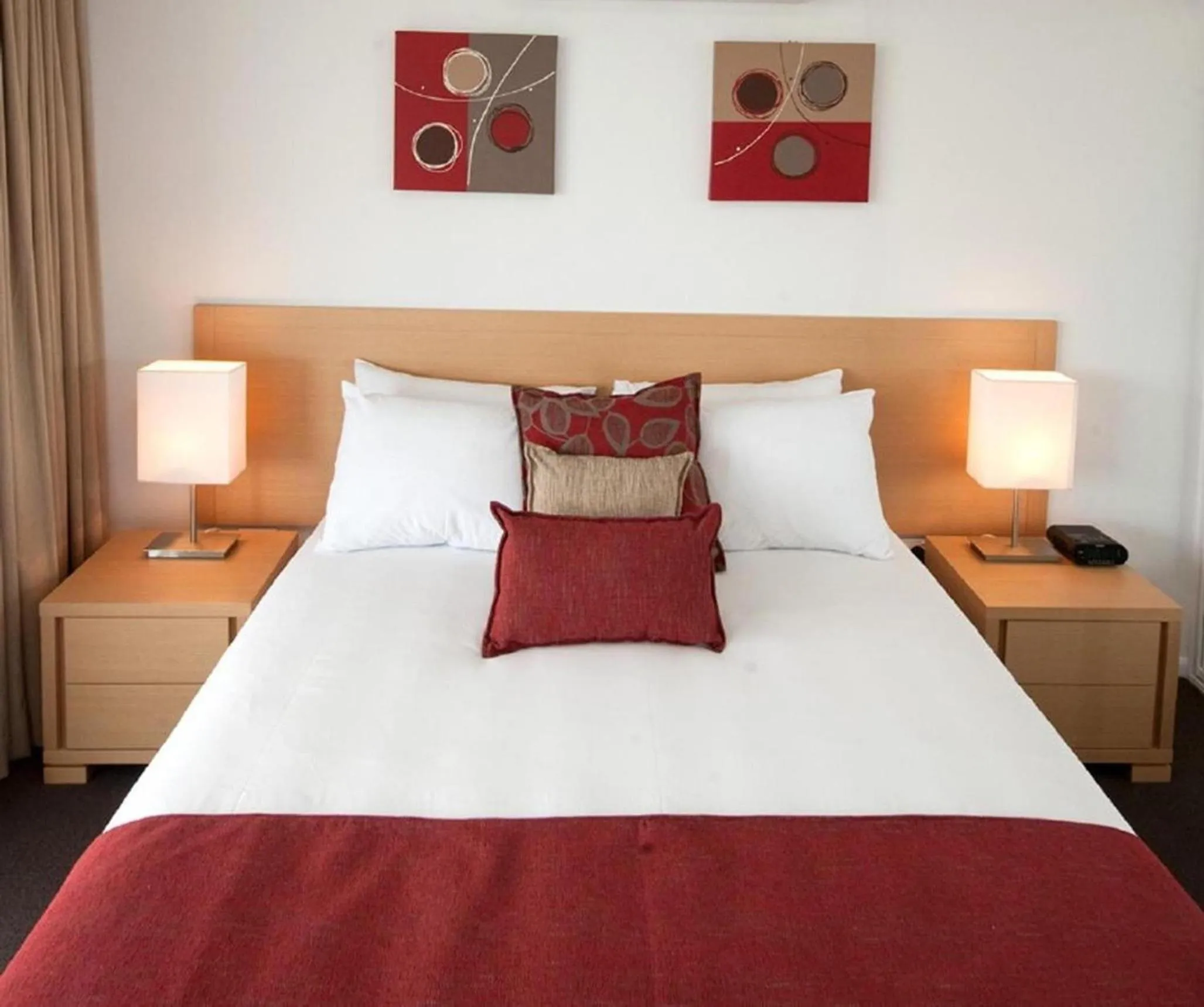 Bed in Edge Apartment Hotel