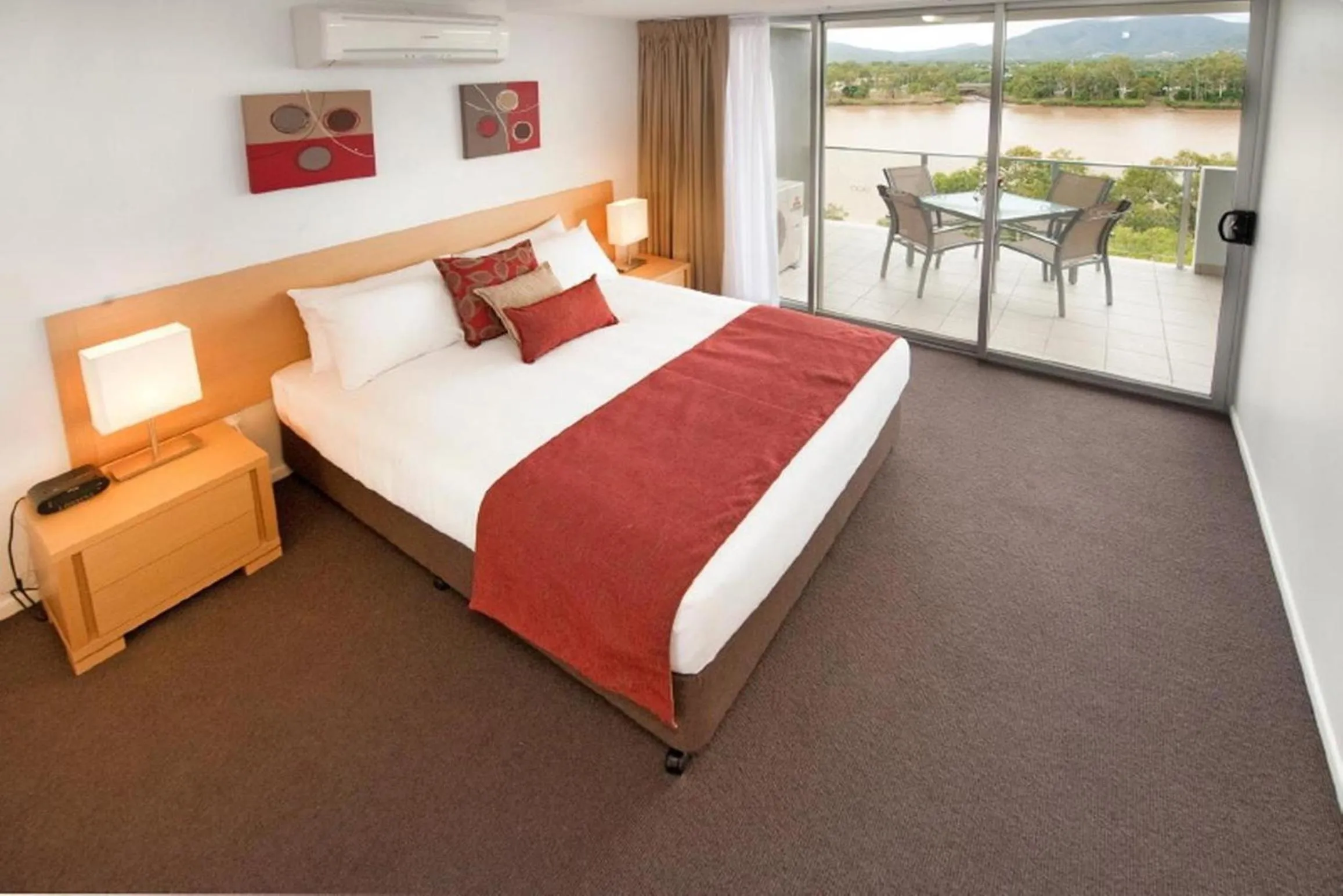 Bed in Edge Apartment Hotel