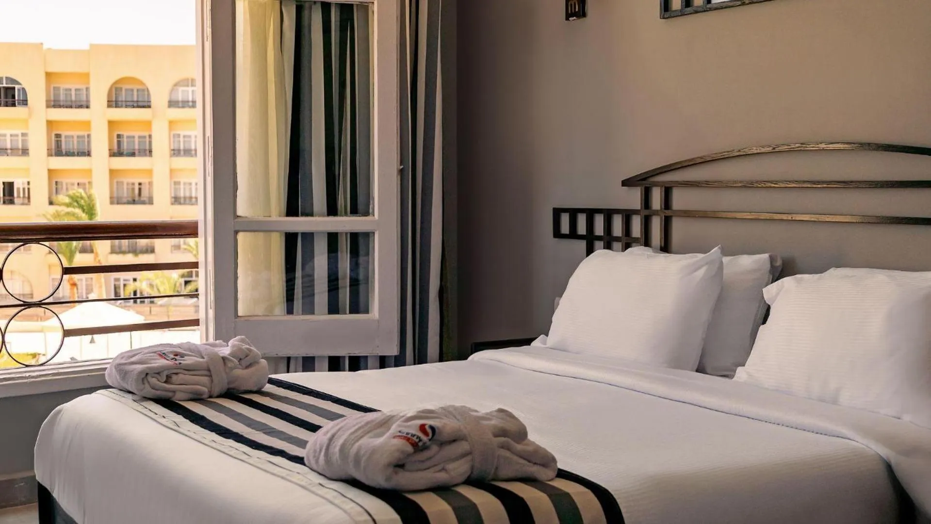 View (from property/room), Bed in Sunny Days Mirette Family Resort