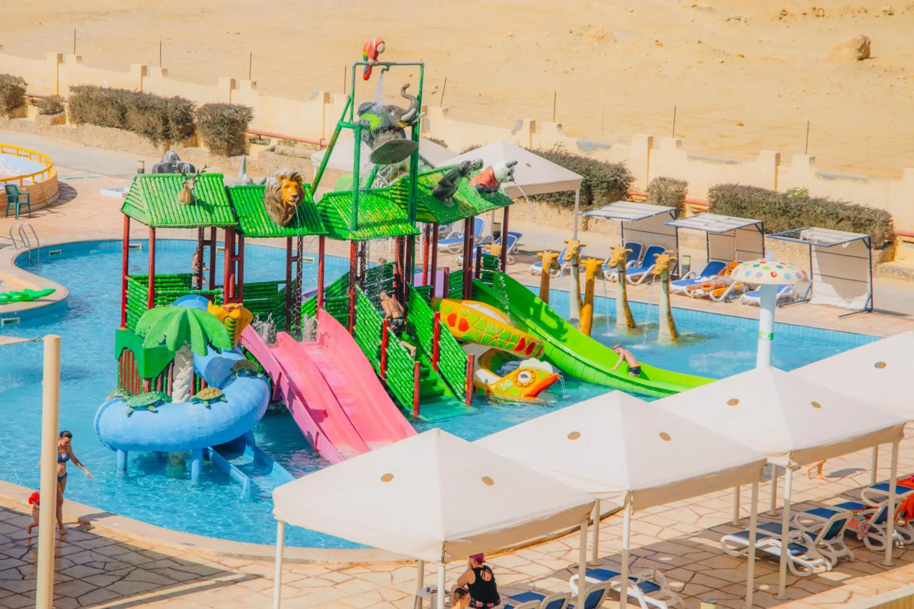 Property building in Sunny Days Mirette Family Resort Property building in Sunny Days Mirette Family Resort