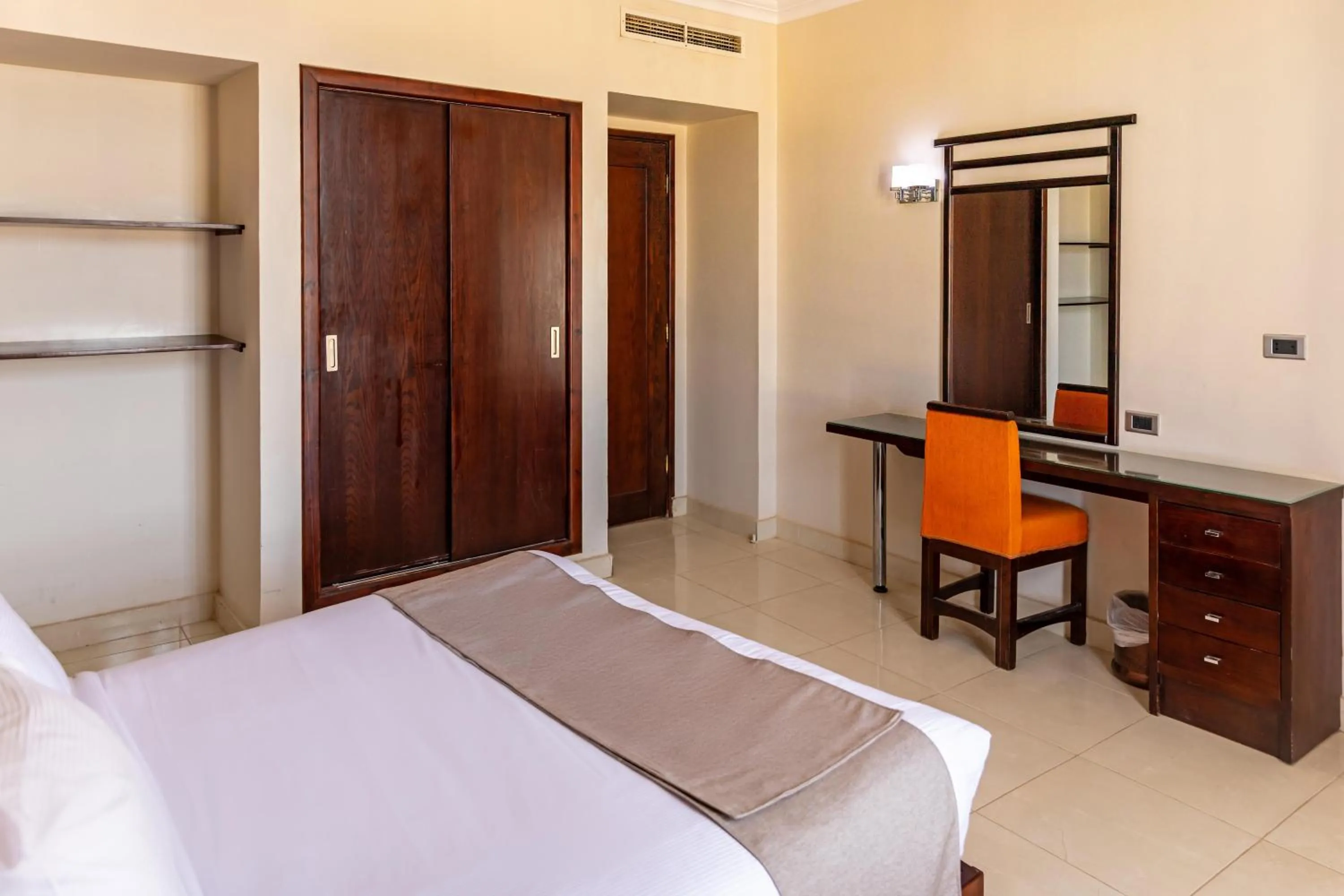 Photo of the whole room, Bed in Sunny Days Mirette Family Resort