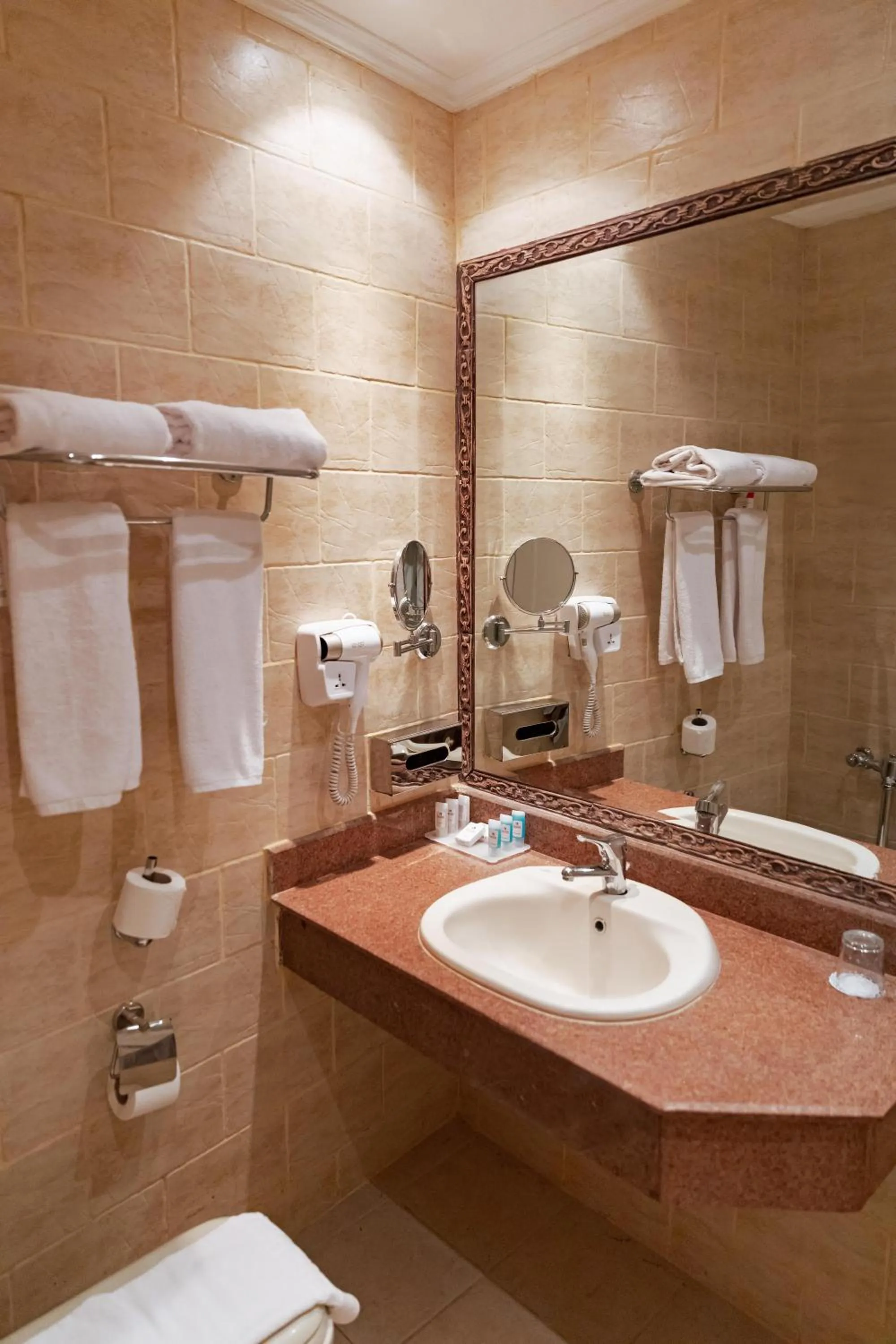 Bathroom in Sunny Days Mirette Family Resort