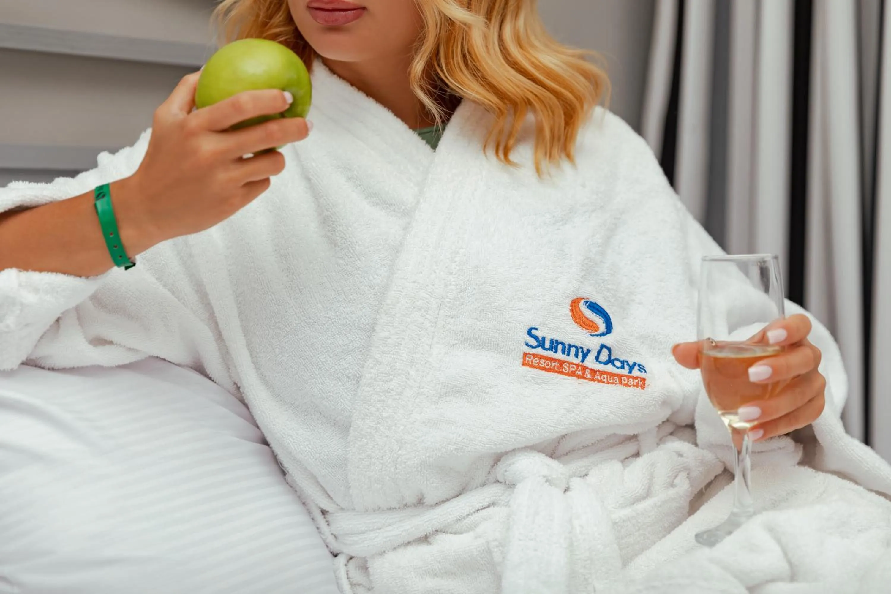 Breakfast, Bed in Sunny Days Mirette Family Resort