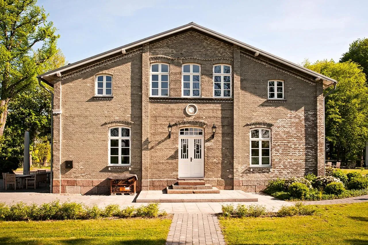 Property building in Herrenhaus Gut Neuruppersdorf