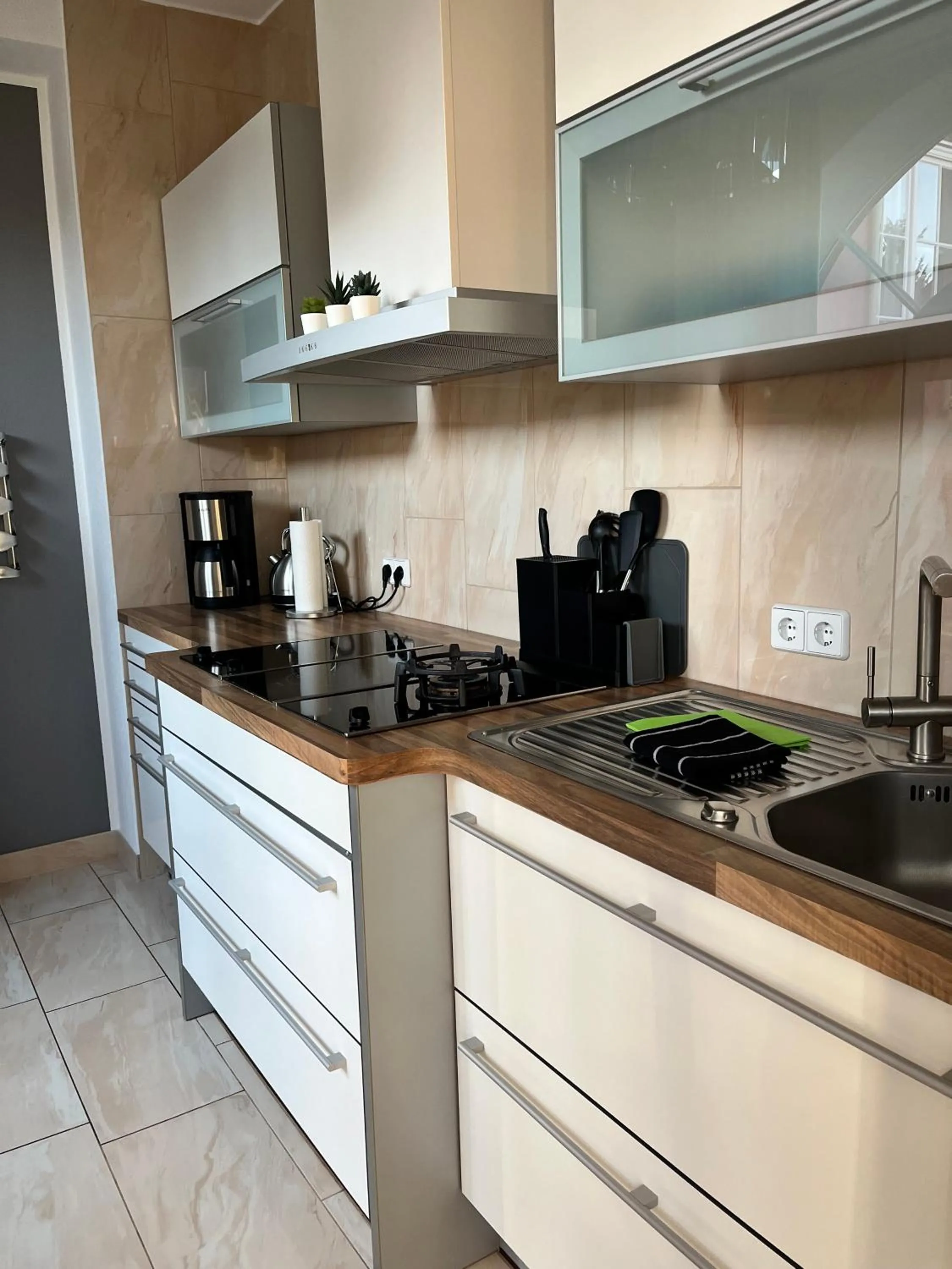 Kitchen or kitchenette in Villa am Park Apartment