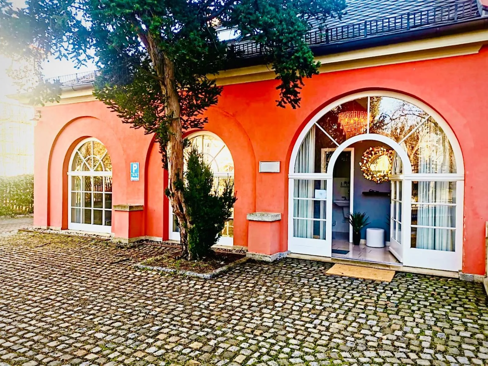 Property building in Villa am Park Apartment