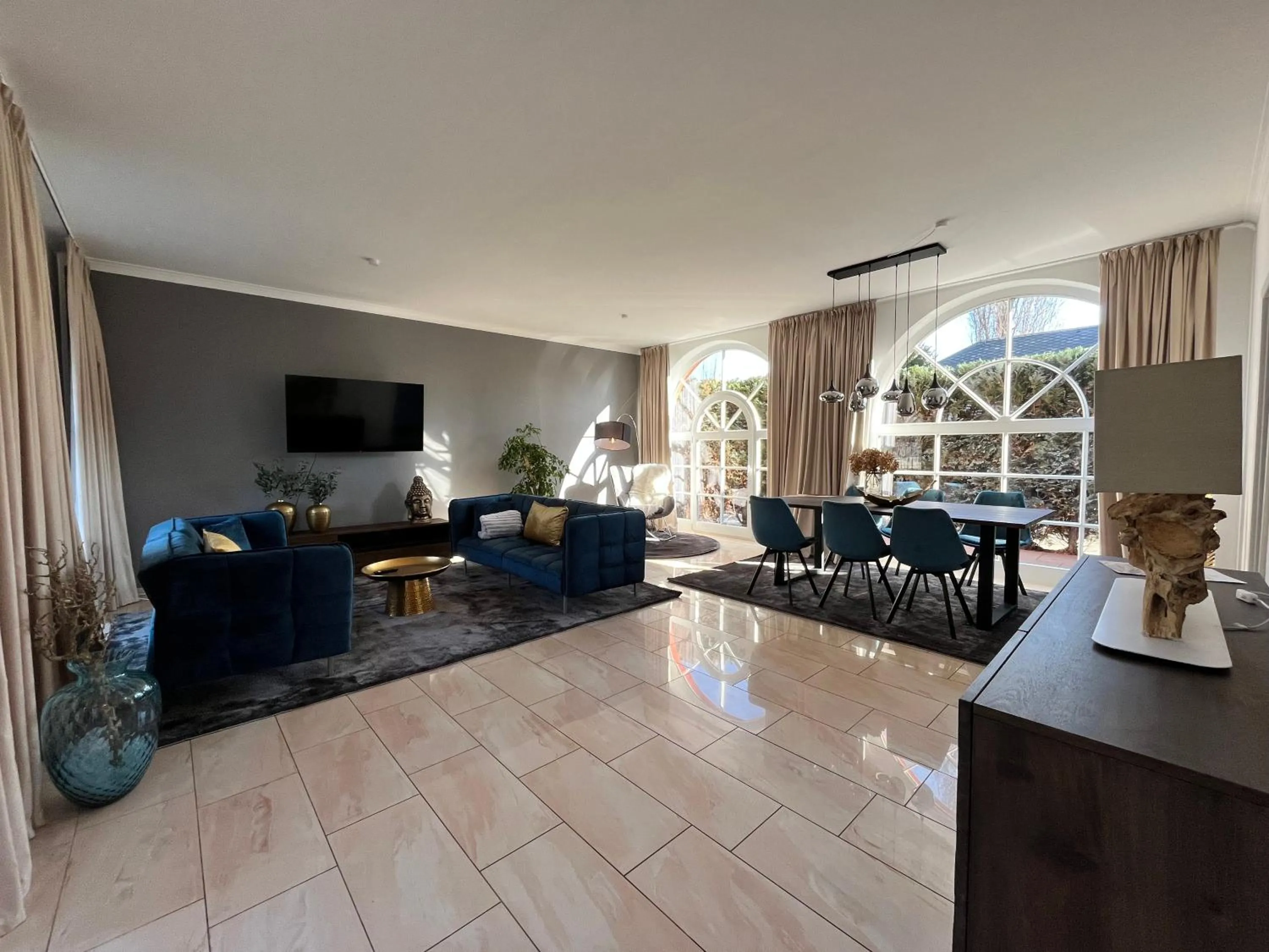 TV and multimedia in Villa am Park Apartment