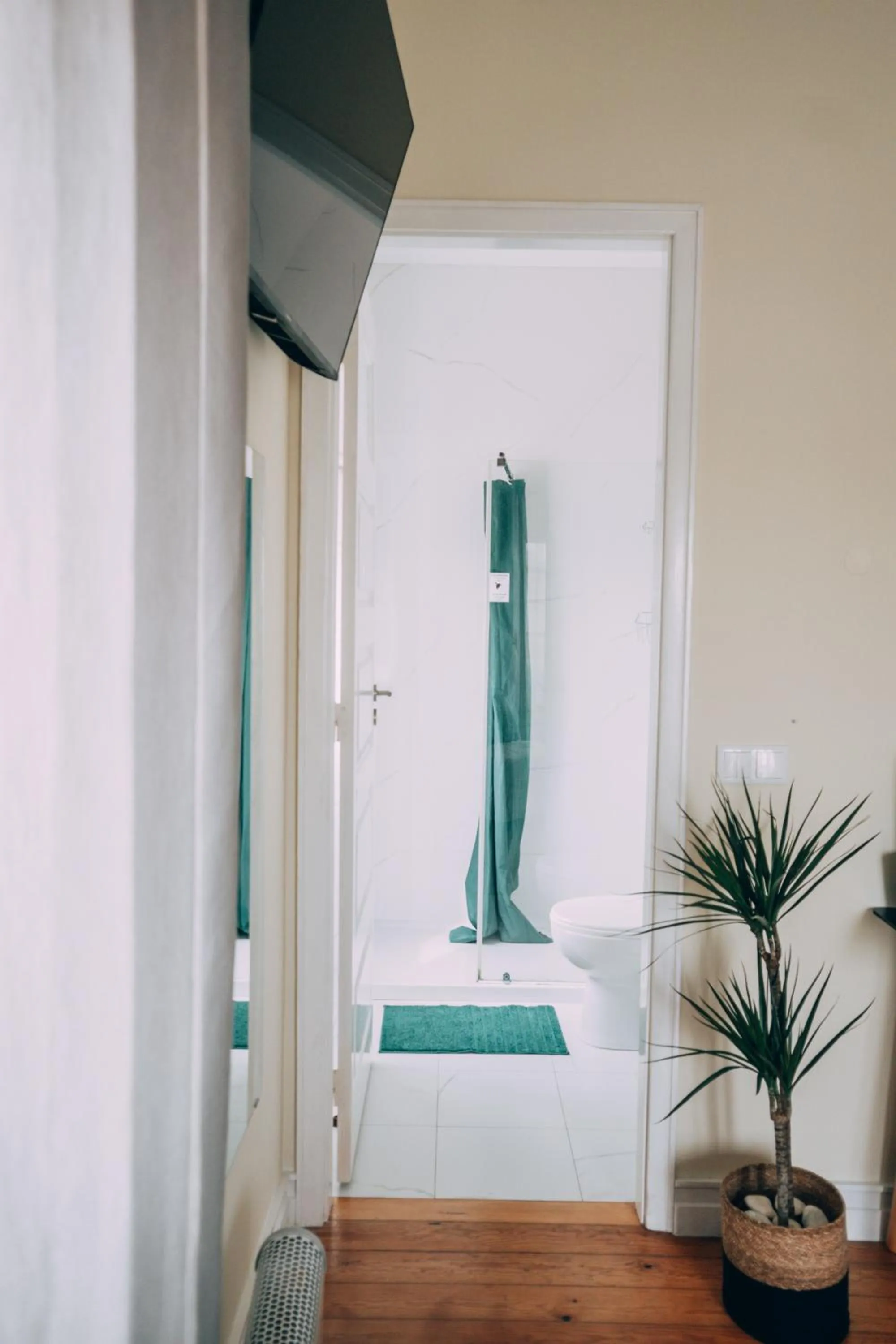 Toilet in Green Coast Surf House