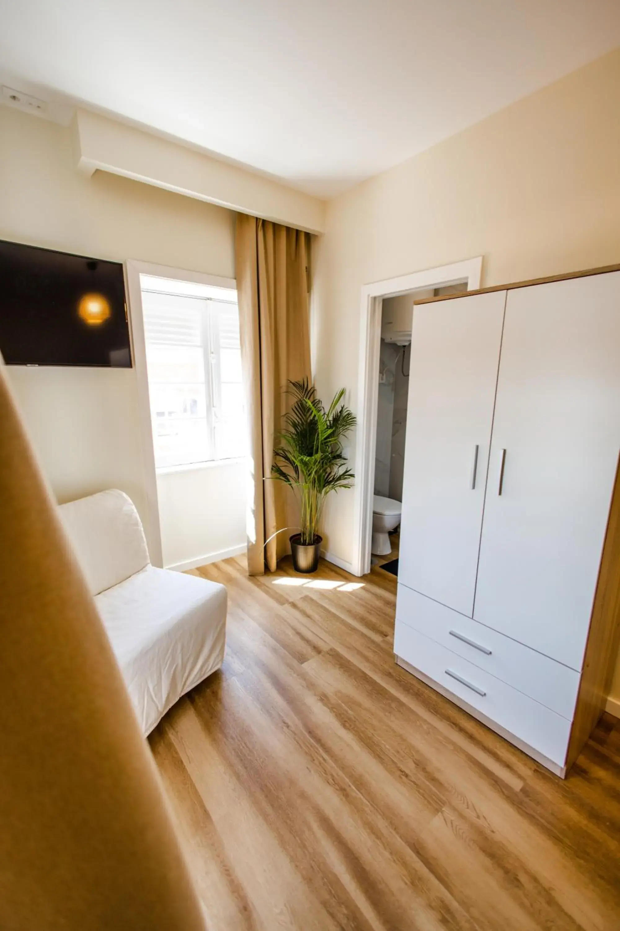 Double Room with Private Bathroom - single occupancy in Green Coast Surf House Double Room with Private Bathroom - single occupancy in Green Coast Surf House