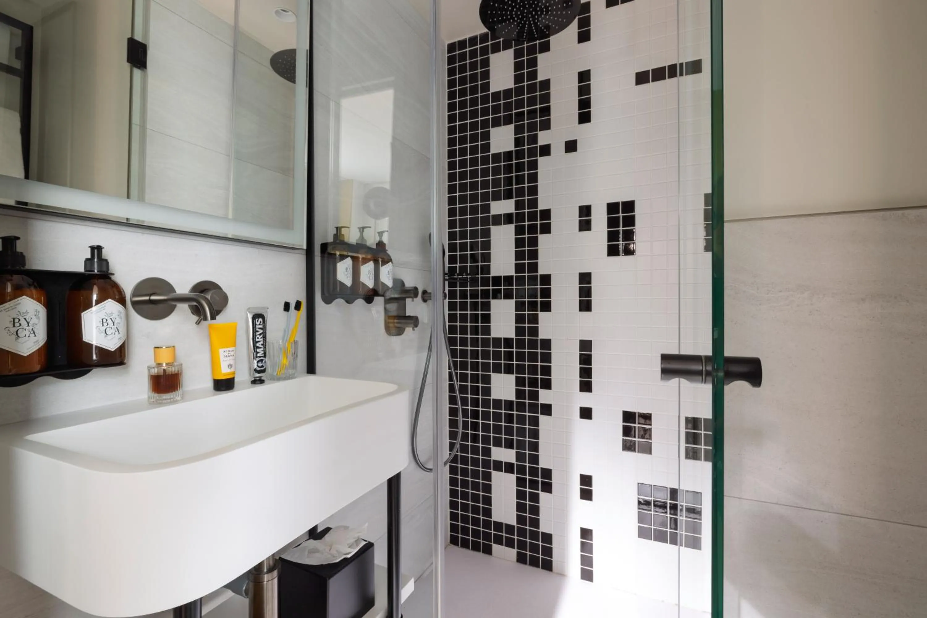 Shower in Hôtel Raspail Montparnasse